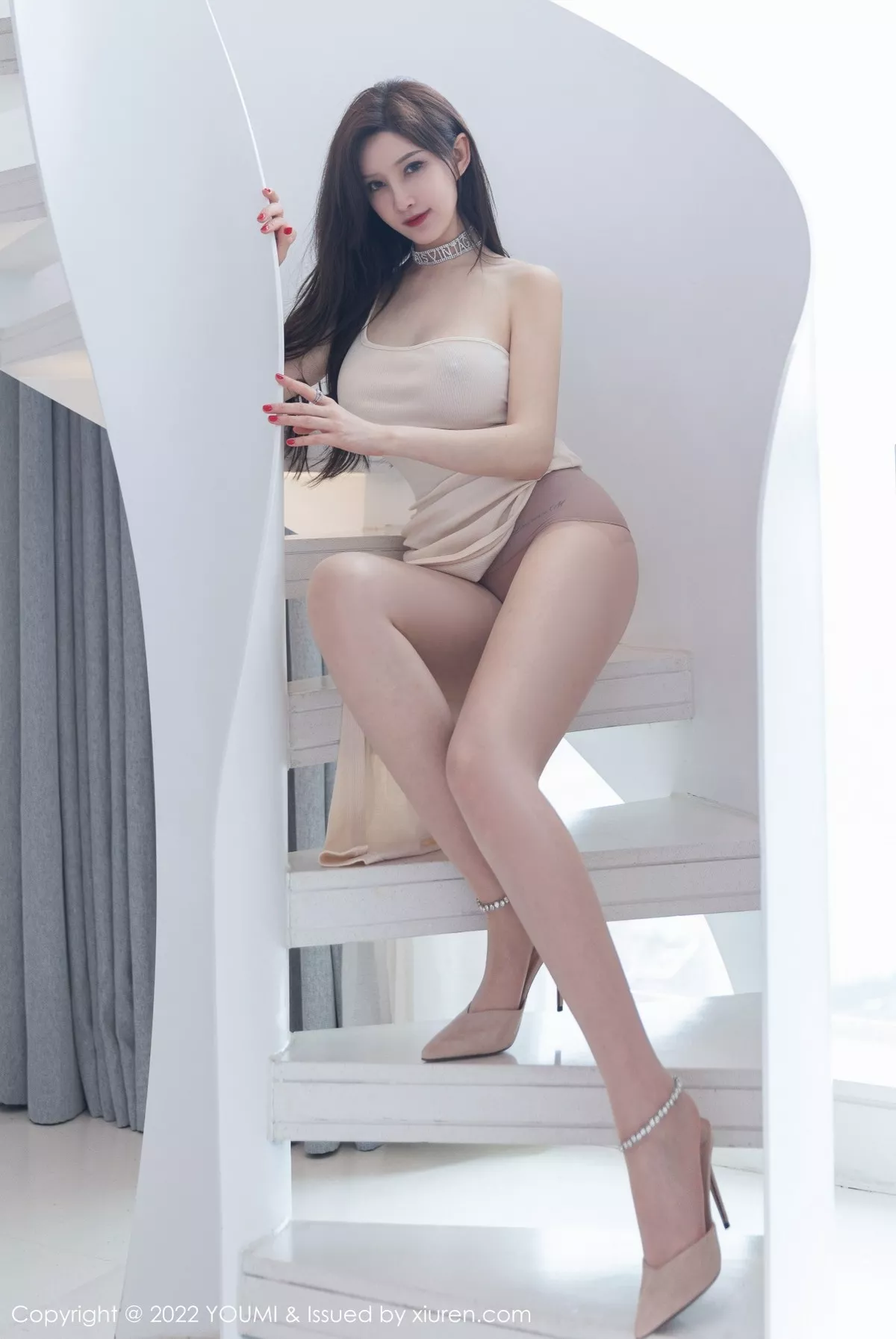 秀人集.com_[YouMi尤蜜荟]Vol.813_女神奶瓶土肥圆米色收身连衣裙配超薄肉丝秀翘臀美腿诱惑写真76P