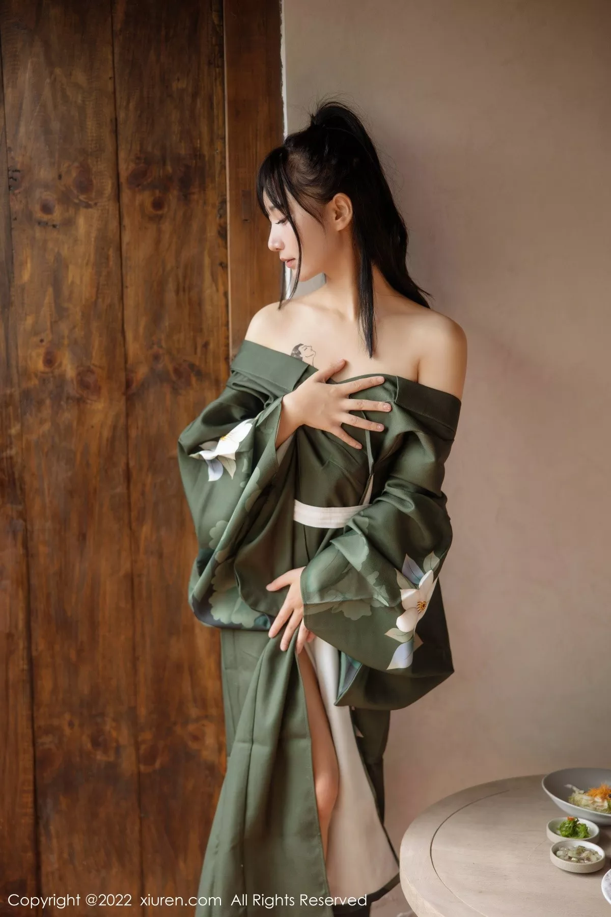 秀人集.com_[XiuRen秀人网]No.5256_女神小果冻儿大理旅拍私房暗绿色真空和服秀完美身材诱惑写真85P