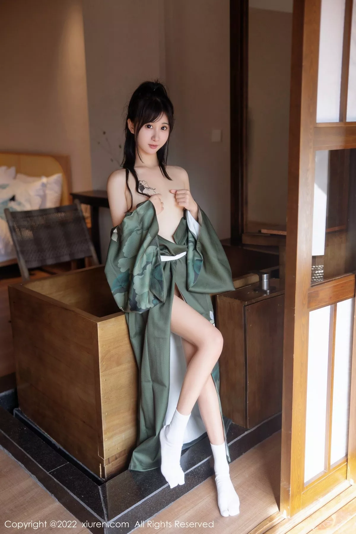 秀人集.com_[XiuRen秀人网]No.5256_女神小果冻儿大理旅拍私房暗绿色真空和服秀完美身材诱惑写真85P