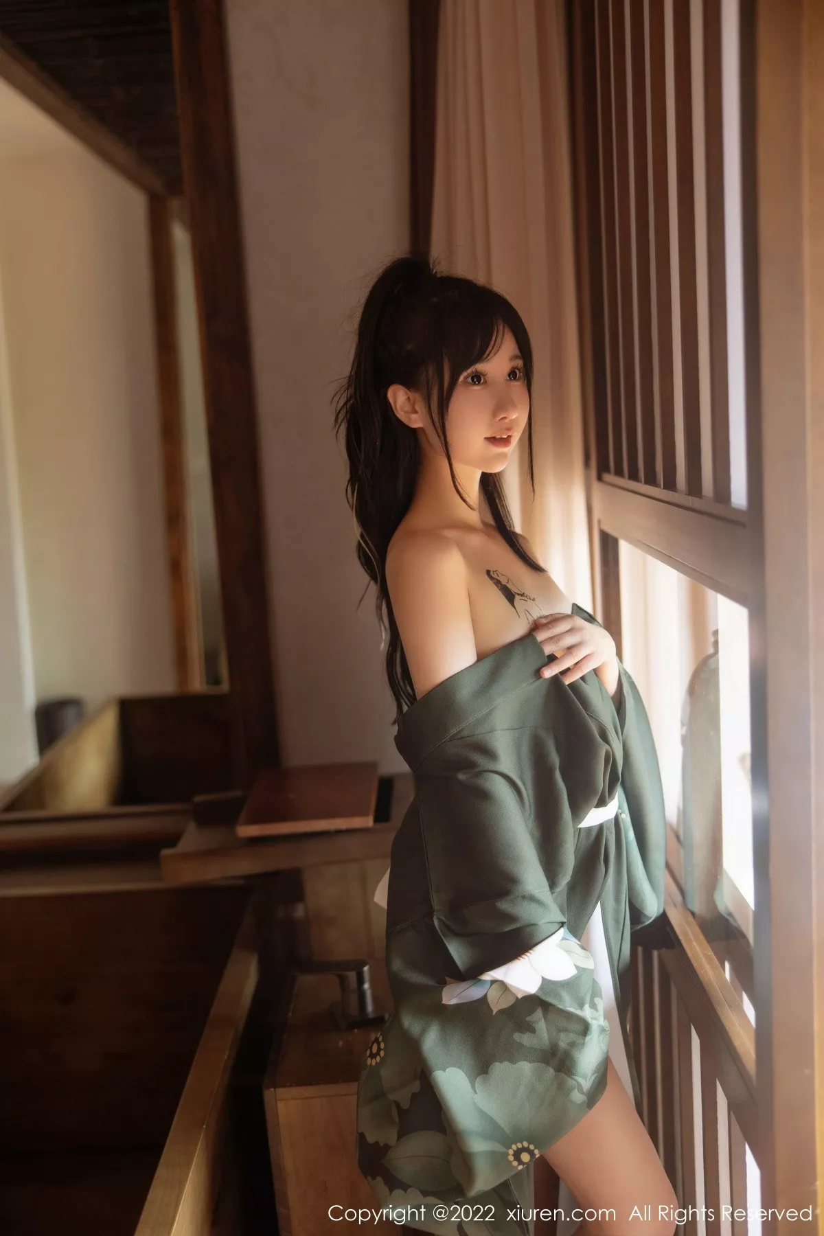 秀人集.com_[XiuRen秀人网]No.5256_女神小果冻儿大理旅拍私房暗绿色真空和服秀完美身材诱惑写真85P