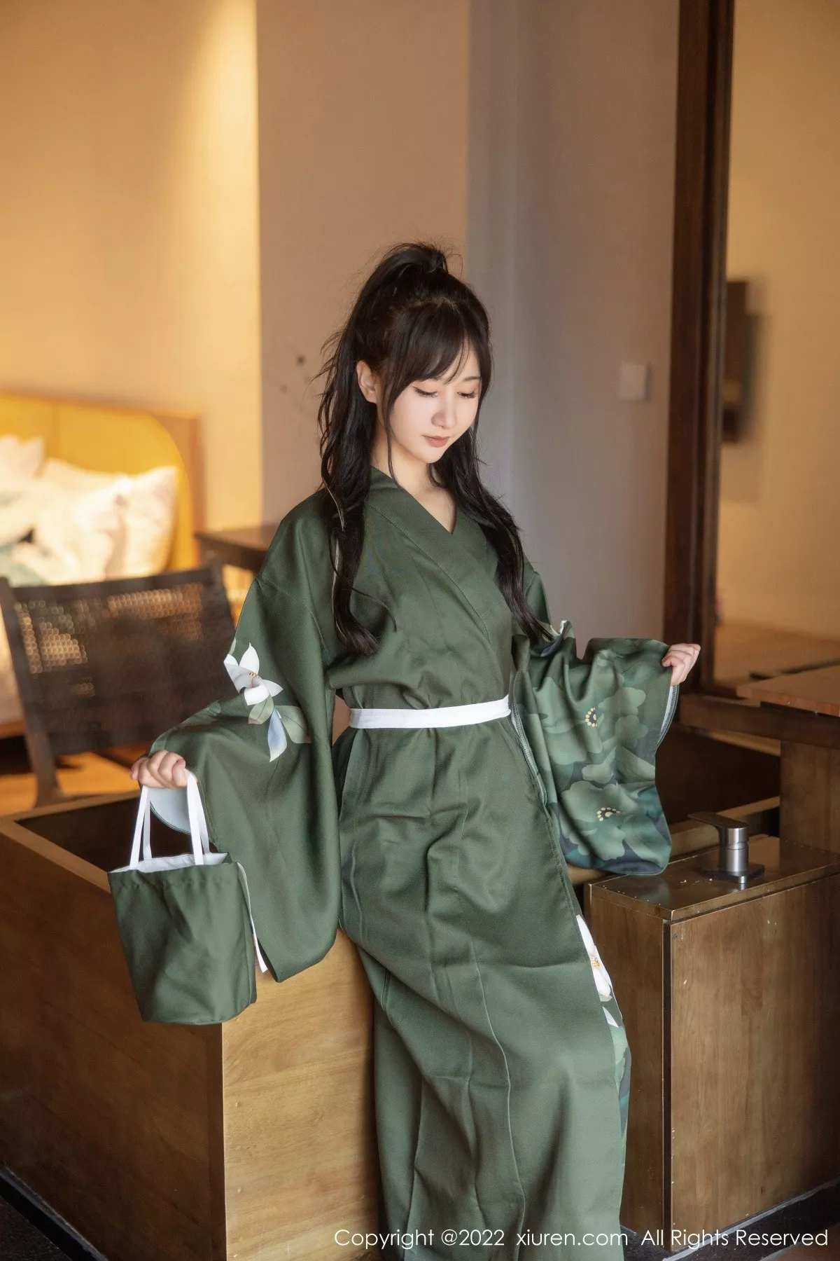 秀人集.com_[XiuRen秀人网]No.5256_女神小果冻儿大理旅拍私房暗绿色真空和服秀完美身材诱惑写真85P