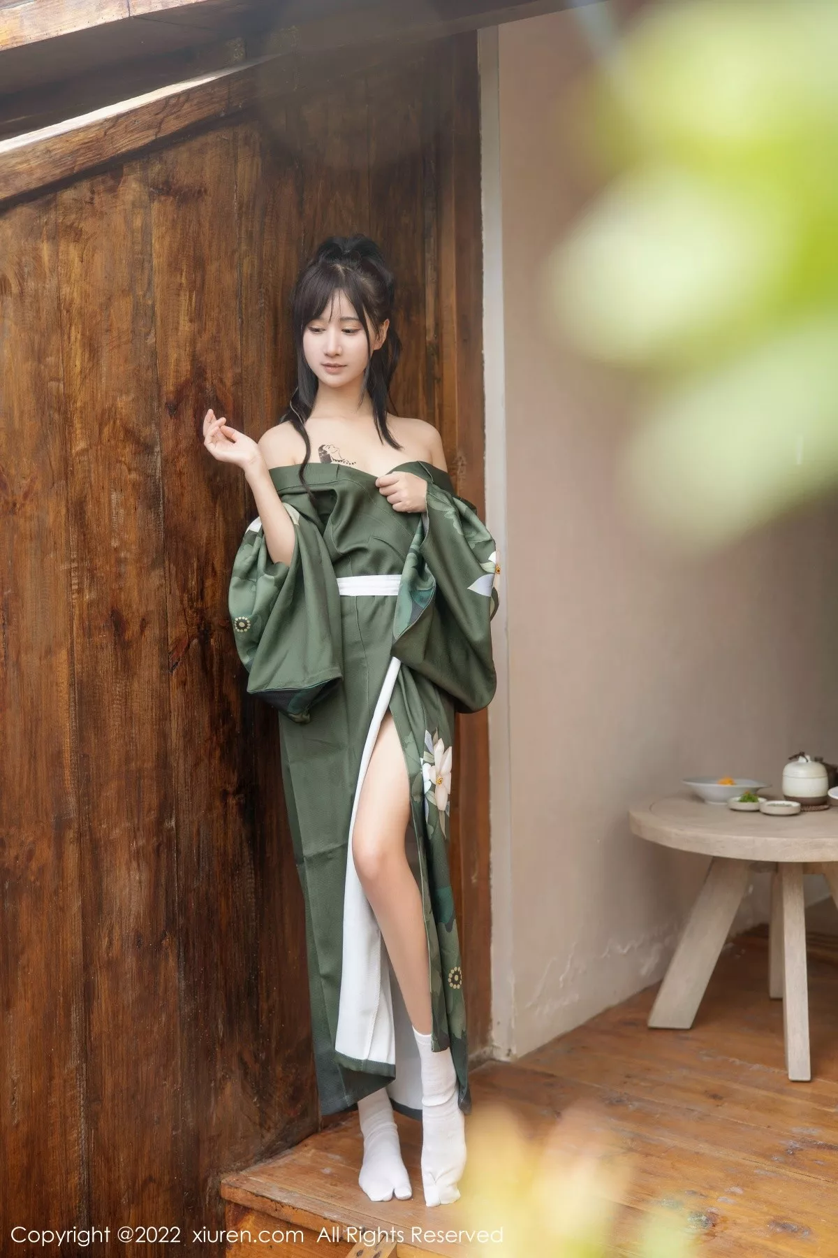 秀人集.com_[XiuRen秀人网]No.5256_女神小果冻儿大理旅拍私房暗绿色真空和服秀完美身材诱惑写真85P