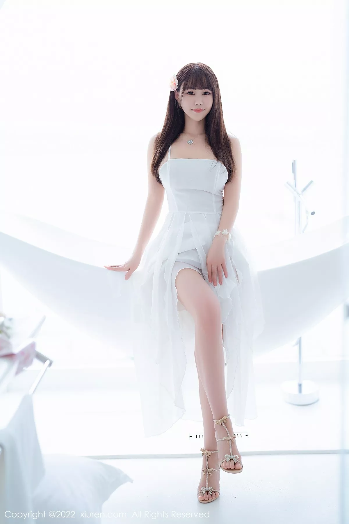 秀人集.com_[XiuRen秀人网]No.5261_女神朱可儿Flora大理旅拍白色露肩吊带裙配白丝袜丰满诱惑写真114P