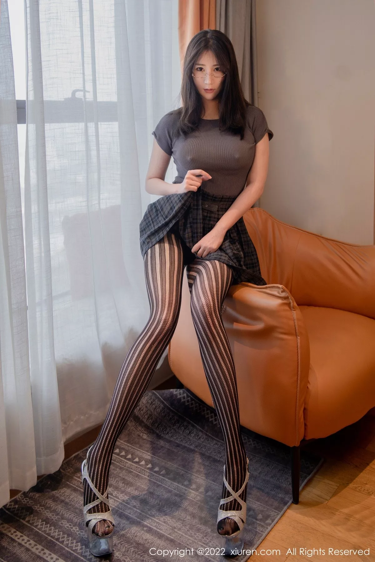 秀人集.com_[XiuRen秀人网]No.5260_模特顾乔楠Cora私房真空上衣配黑色网纹袜半脱秀翘臀诱惑写真66P