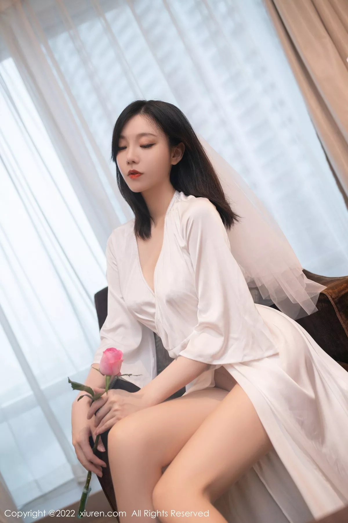 秀人集.com_[XiuRen秀人网]No.5263_模特安然anran广州-云南旅拍丝质睡衣配无内肉丝惹火诱惑写真75P