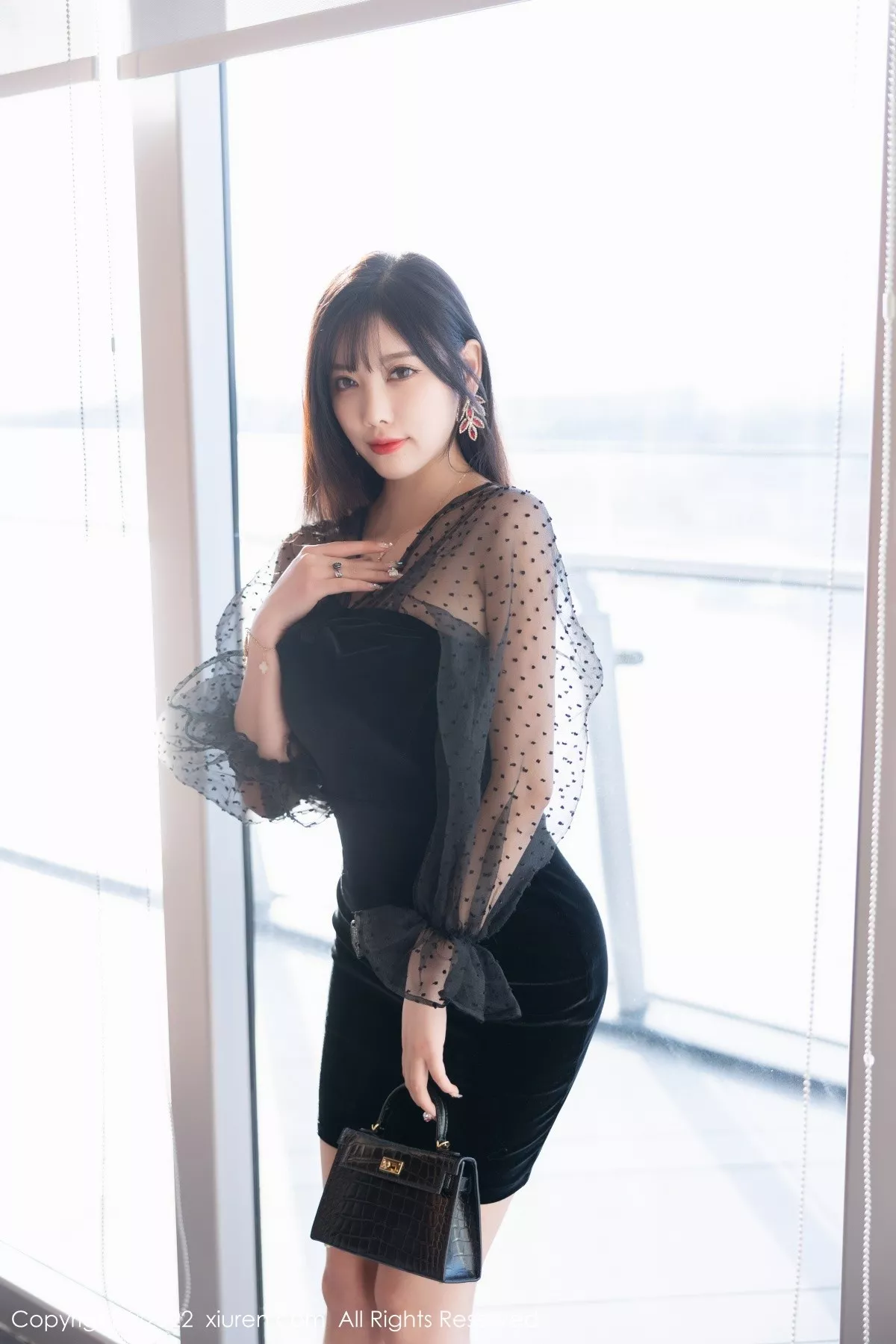 秀人集.com_[XiuRen秀人网]No.5264_女神杨晨晨Yome脱黑色轻透连衣裙露红色蕾丝内衣惹火诱惑写真84P