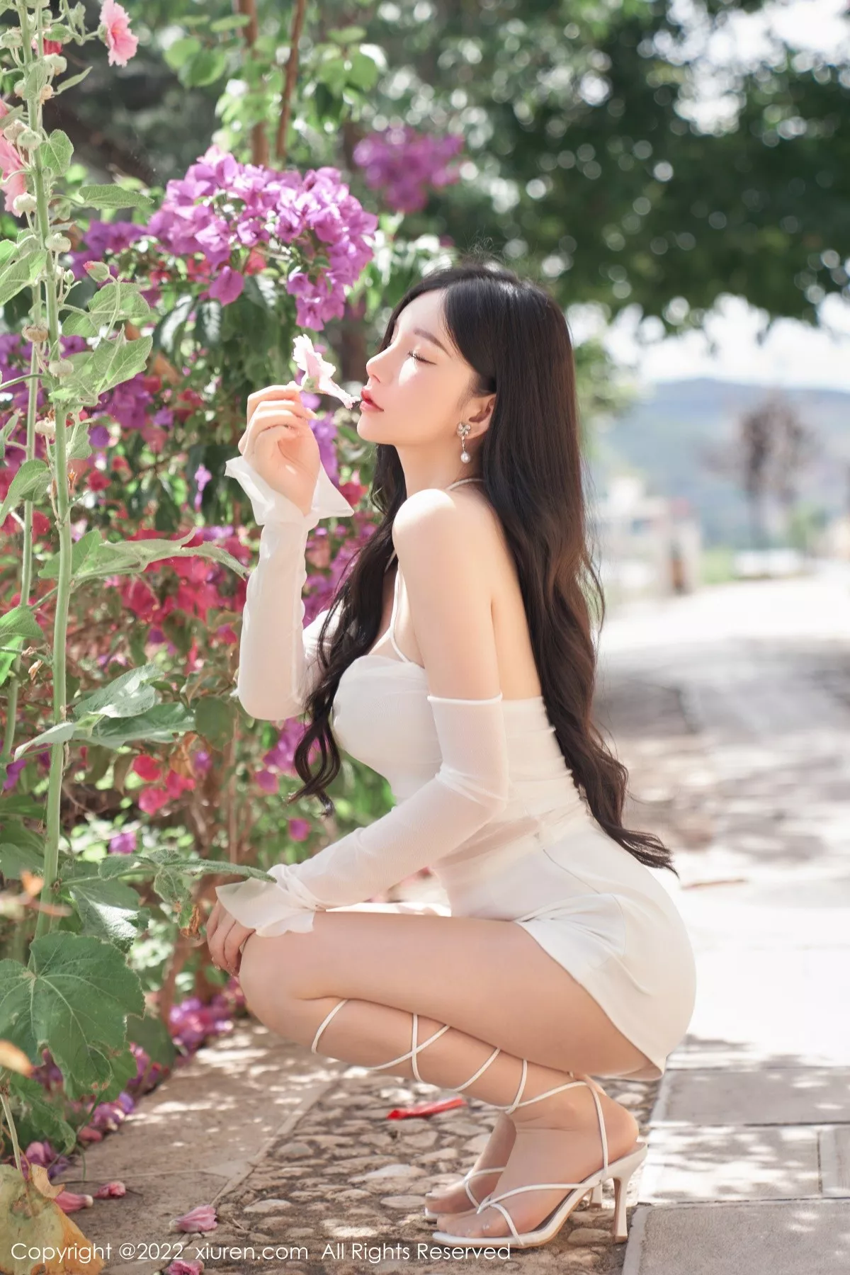 秀人集.com_[XiuRen秀人网]No.5271_女神周于希Sally心愿旅拍户外白色轻透服饰秀完美身材诱惑写真89P