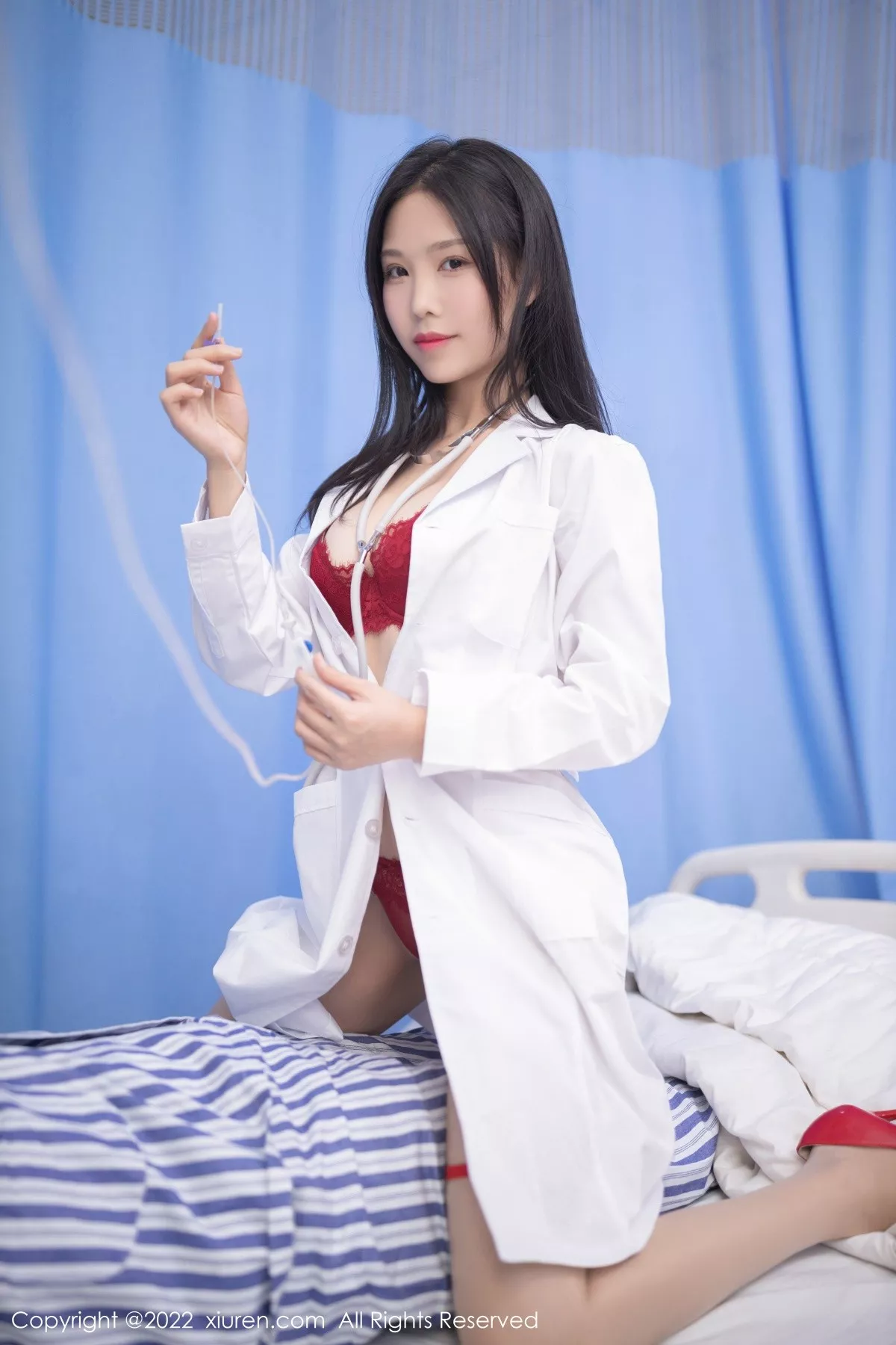 秀人集.com_[XiuRen秀人网]No.5267_模特利世脱性感白色护士服露暗红色蕾丝内衣超薄肉丝诱惑写真74P