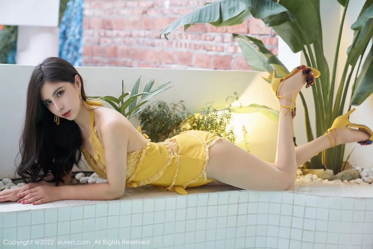 秀人集.com_[XiuRen秀人网]No.5274_模特小蛮妖Yummy室内泳池场景黄色泳衣服秀完美身材诱惑写真59P