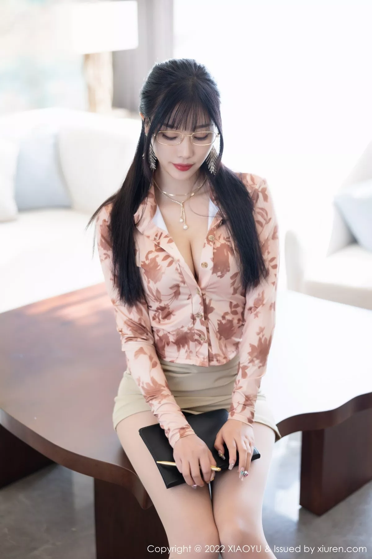 秀人集.com_[XiaoYu画语界]Vol.821_女神杨晨晨Yome心愿旅拍半脱露蕾丝内衣配超薄肉丝诱惑写真91P