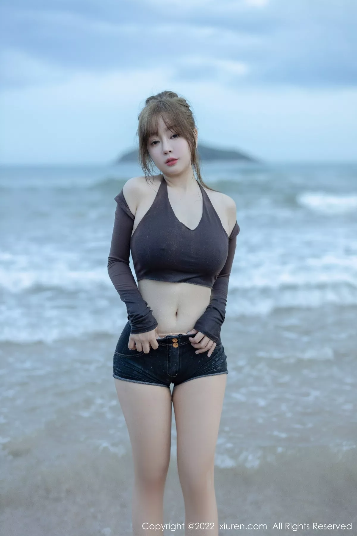 秀人集.com_[XiuRen秀人网]No.5281_女神王雨纯海南万宁旅拍性感收身衣配短裤秀曼妙身材诱惑写真58P