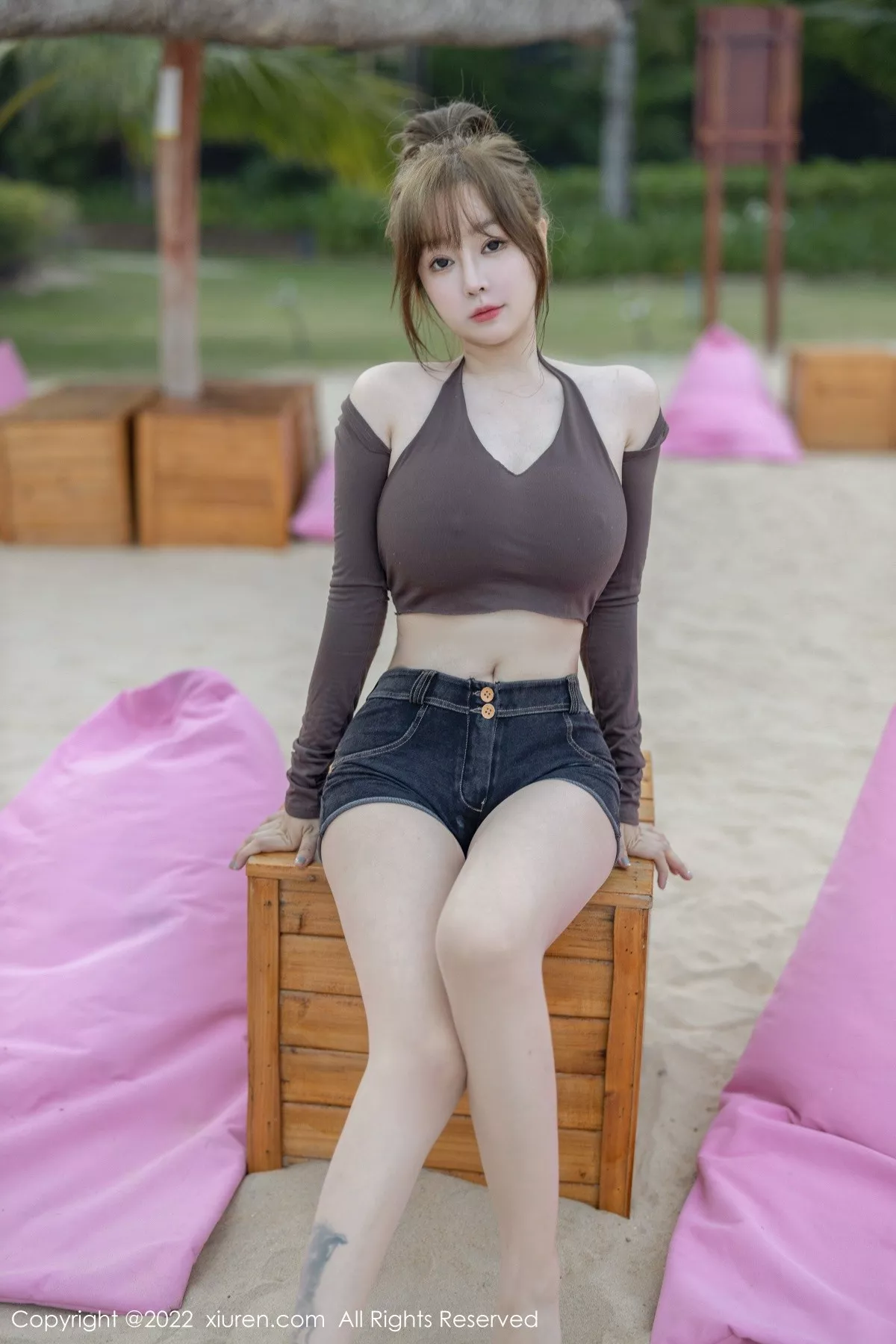 秀人集.com_[XiuRen秀人网]No.5281_女神王雨纯海南万宁旅拍性感收身衣配短裤秀曼妙身材诱惑写真58P