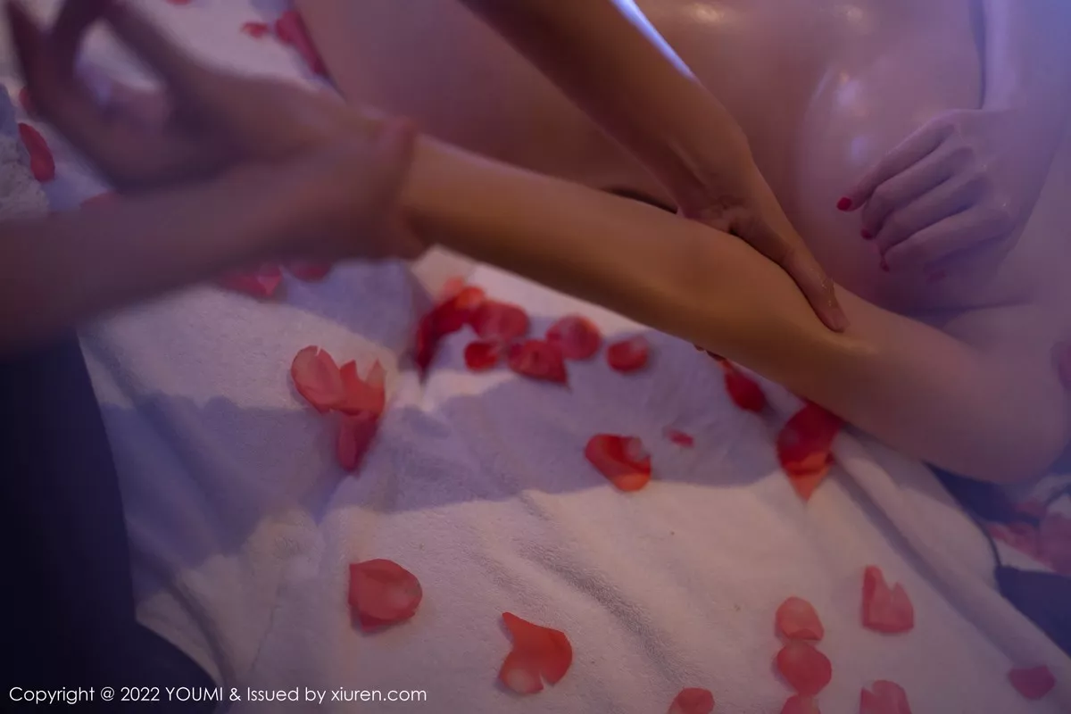 秀人集.com_[YouMi尤蜜荟]Vol.816_女神奶瓶土肥圆私房Spa按摩脱性感内衣露油亮肌肤撩人诱惑写真112P
