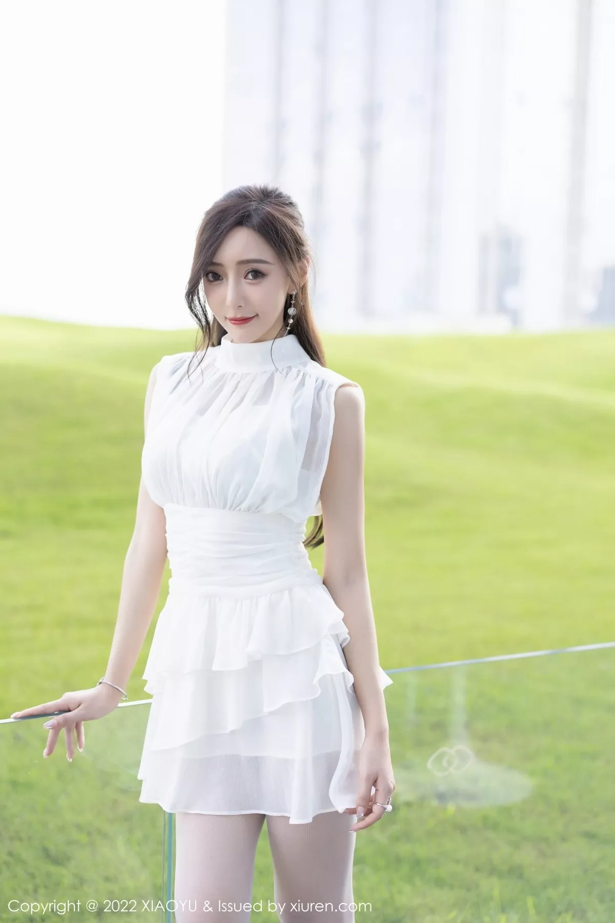 秀人集.com_[XiaoYu画语界]Vol.822_女神王馨瑶yanni性感白色连衣裙配开档白丝露蕾丝内衣诱惑写真84P