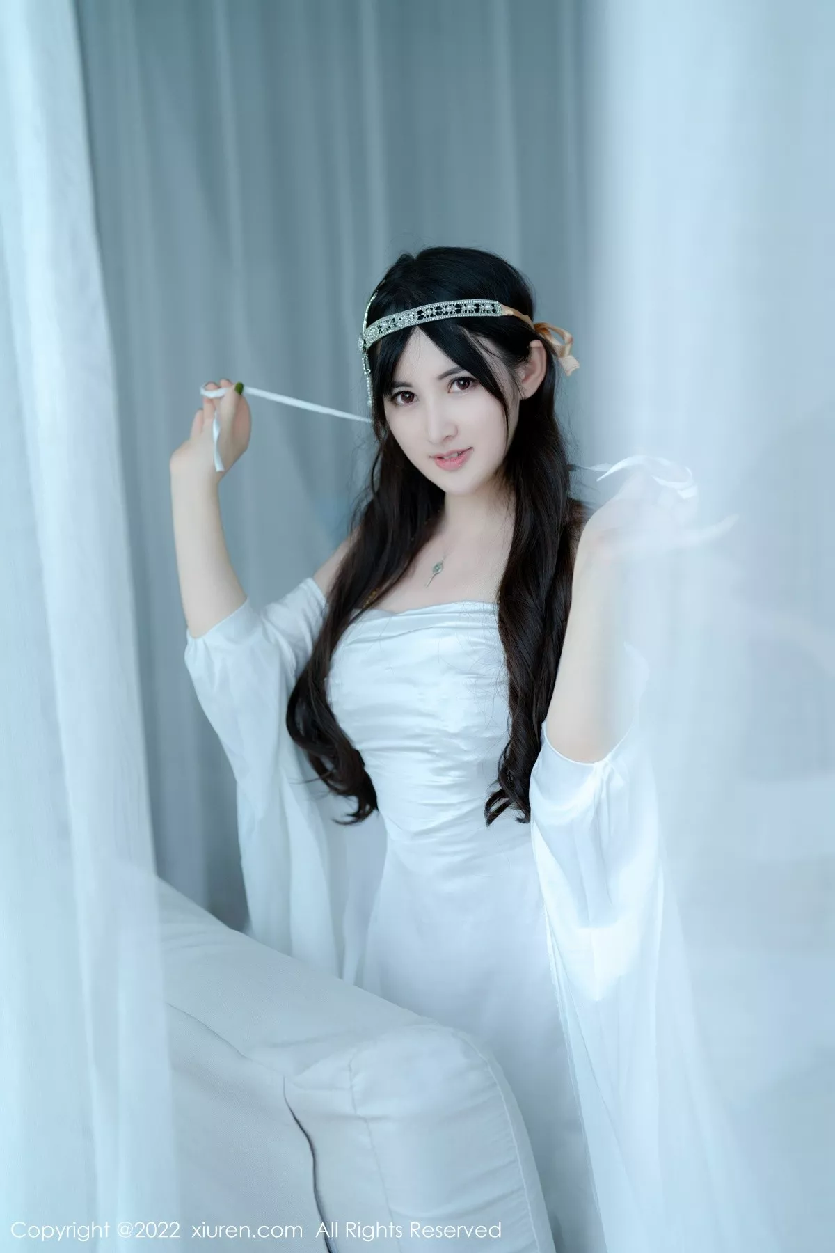 秀人集.com_[XiuRen秀人网]No.5288_模特诗诗kiki大理旅拍白色露肩长裙秀诱人金色内衣惹火诱惑写真59P