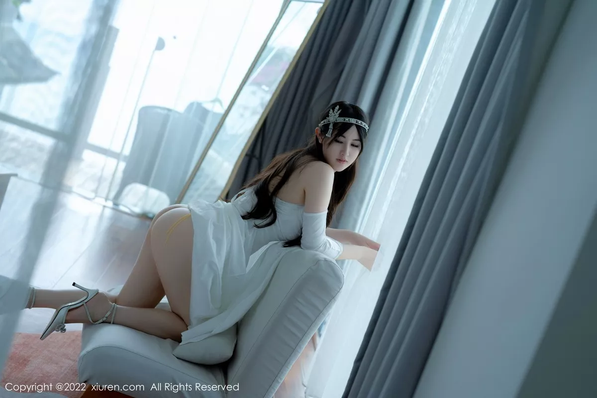 秀人集.com_[XiuRen秀人网]No.5288_模特诗诗kiki大理旅拍白色露肩长裙秀诱人金色内衣惹火诱惑写真59P