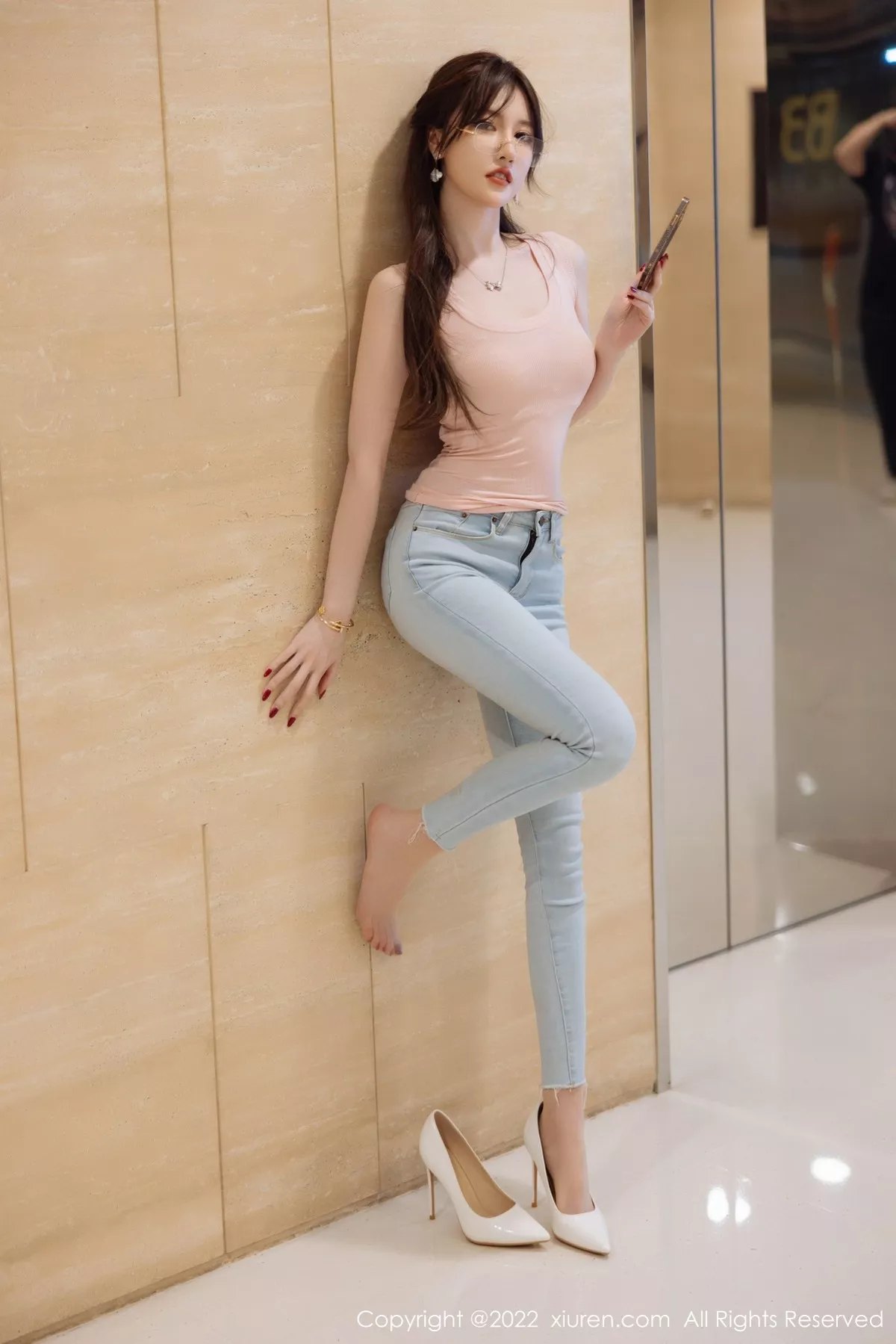 秀人集.com_[XiuRen秀人网]No.5306_模特美桃酱海南心愿旅拍粉色收身衣+私房白色女仆性感迷人写真73P