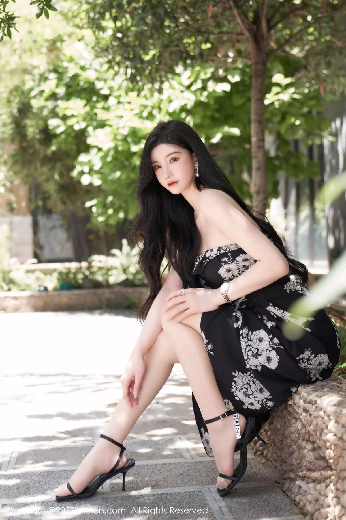 秀人集.com_[XiuRen秀人网]No.5307_女神周于希Sally心愿旅拍黑色露肩连衣长裙秀完美身材诱惑写真90P