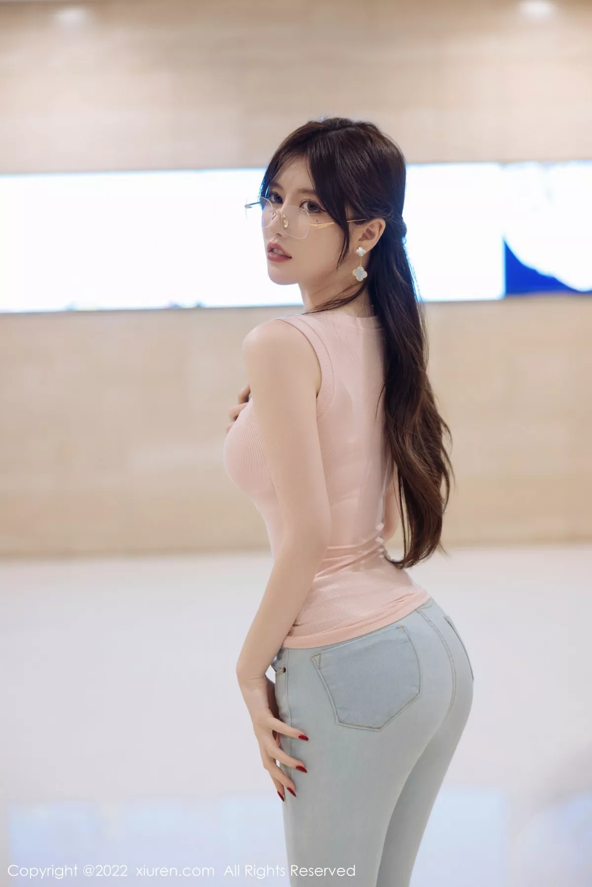 秀人集.com_[XiuRen秀人网]No.5306_模特美桃酱海南心愿旅拍粉色收身衣+私房白色女仆性感迷人写真73P