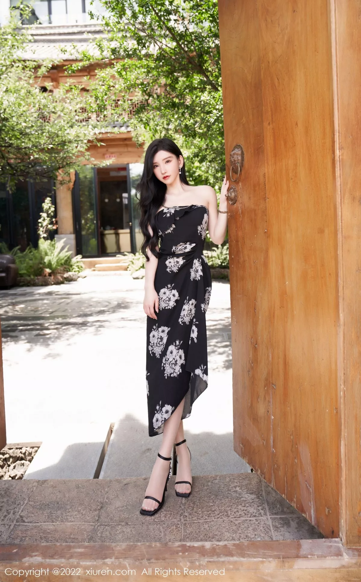 秀人集.com_[XiuRen秀人网]No.5307_女神周于希Sally心愿旅拍黑色露肩连衣长裙秀完美身材诱惑写真90P