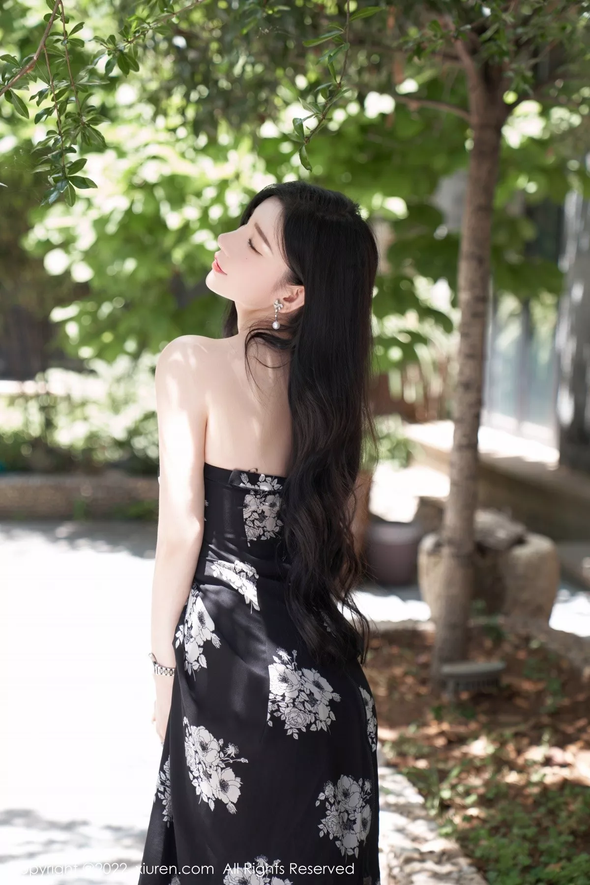 秀人集.com_[XiuRen秀人网]No.5307_女神周于希Sally心愿旅拍黑色露肩连衣长裙秀完美身材诱惑写真90P