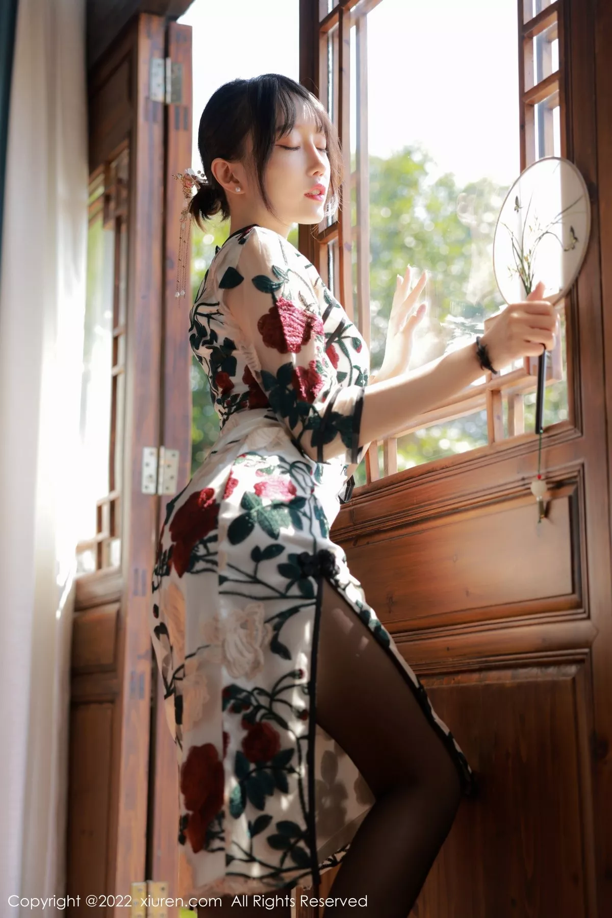 秀人集.com_[XiuRen秀人网]No.5199_模特玥儿玥er澳门旅拍半脱露黑色轻透内衣配超薄黑丝诱惑写真77P