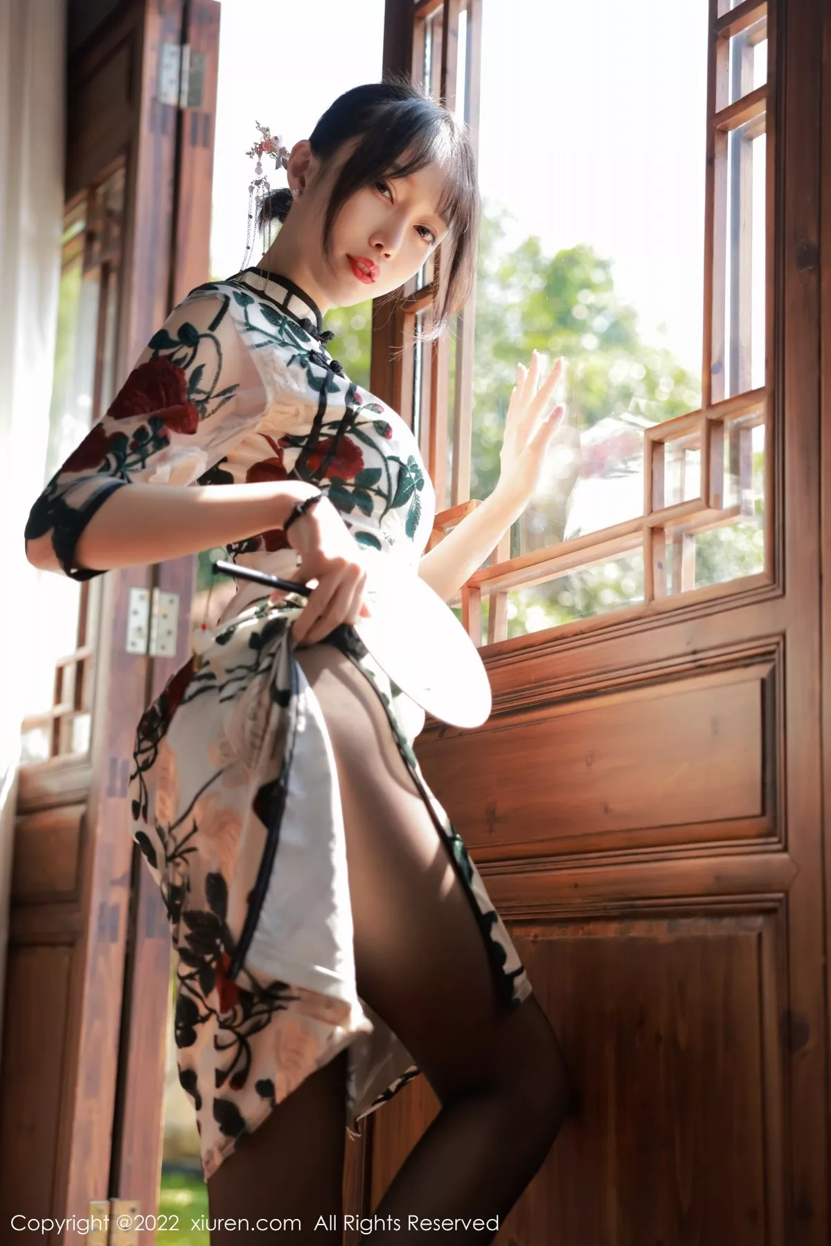 秀人集.com_[XiuRen秀人网]No.5199_模特玥儿玥er澳门旅拍半脱露黑色轻透内衣配超薄黑丝诱惑写真77P