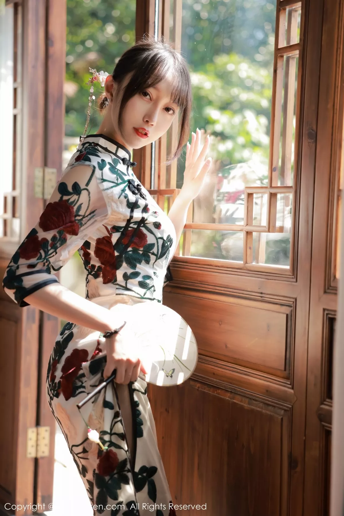 秀人集.com_[XiuRen秀人网]No.5199_模特玥儿玥er澳门旅拍半脱露黑色轻透内衣配超薄黑丝诱惑写真77P