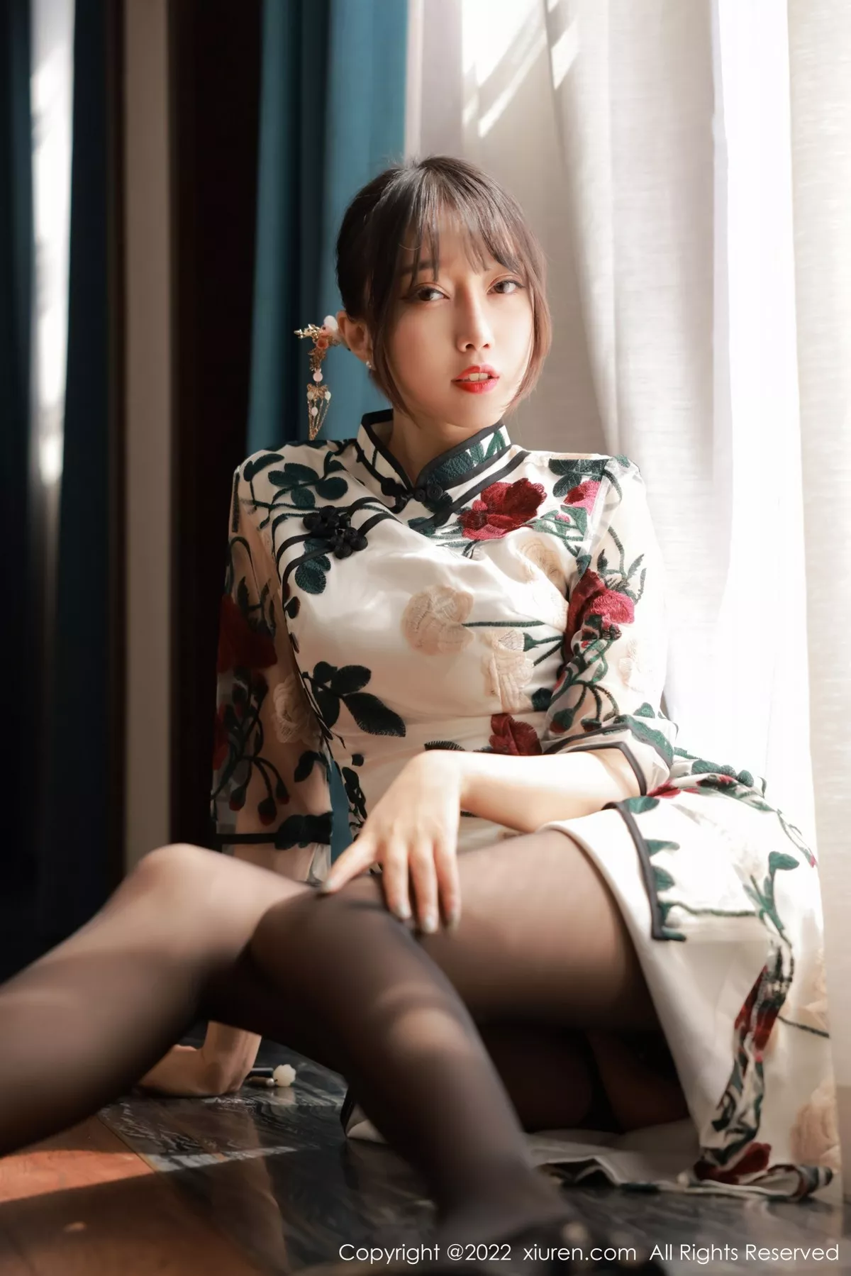 秀人集.com_[XiuRen秀人网]No.5199_模特玥儿玥er澳门旅拍半脱露黑色轻透内衣配超薄黑丝诱惑写真77P