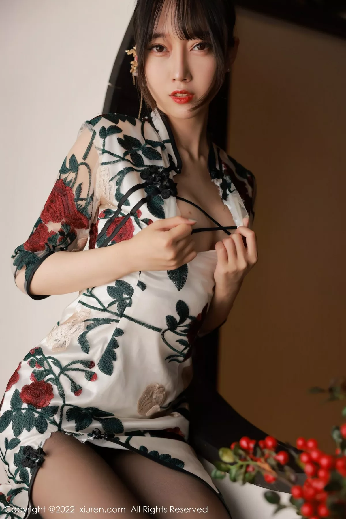 秀人集.com_[XiuRen秀人网]No.5199_模特玥儿玥er澳门旅拍半脱露黑色轻透内衣配超薄黑丝诱惑写真77P