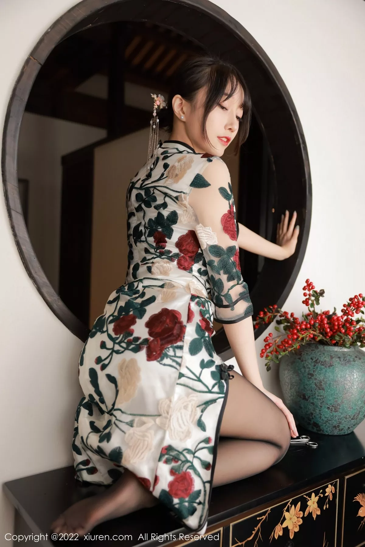 秀人集.com_[XiuRen秀人网]No.5199_模特玥儿玥er澳门旅拍半脱露黑色轻透内衣配超薄黑丝诱惑写真77P