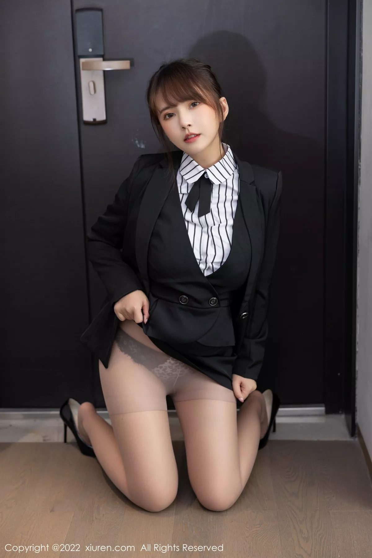 秀人集.com_[XiuRen秀人网]No.5313_模特张思允Nice制服诱惑主题半脱露蕾丝内衣配超薄肉丝诱惑写真57P