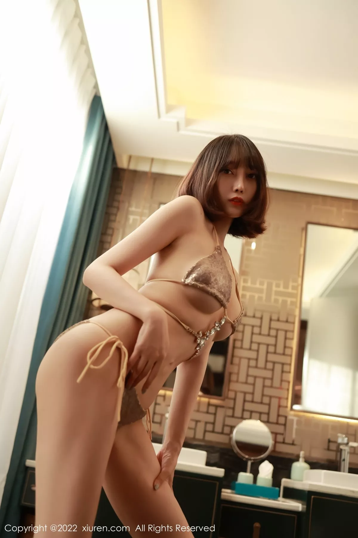 秀人集.com_[XiuRen秀人网]No.5356_模特玥儿玥er澳门旅拍性感金色闪亮比基尼秀完美身材诱惑写真56P