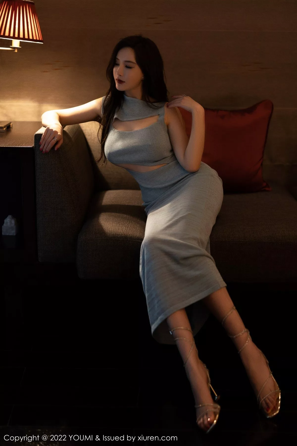 秀人集.com_[YouMi尤蜜荟]Vol.822_女神奶瓶土肥圆私房灰色镂空连衣长裙半撩秀翘臀迷人诱惑写真75P
