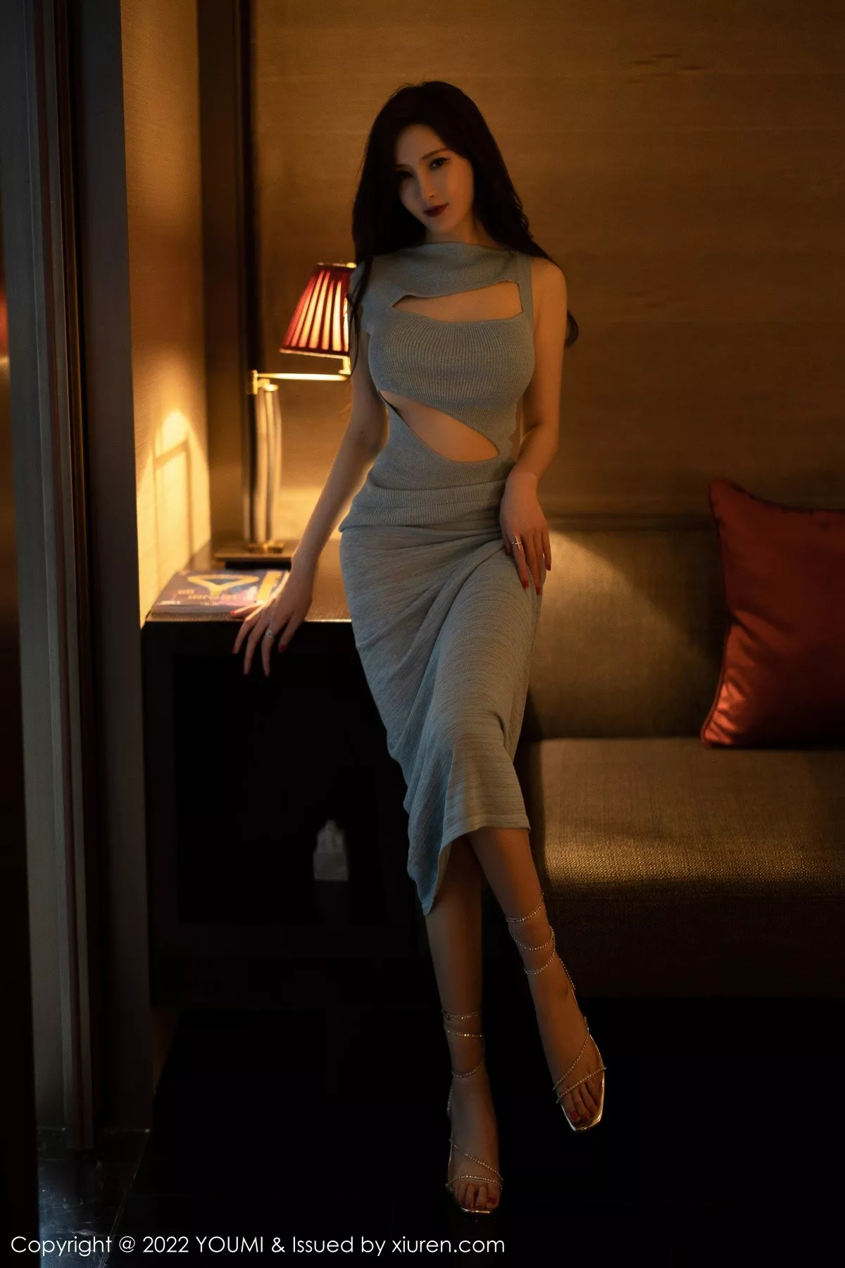 秀人集.com_[YouMi尤蜜荟]Vol.822_女神奶瓶土肥圆私房灰色镂空连衣长裙半撩秀翘臀迷人诱惑写真75P