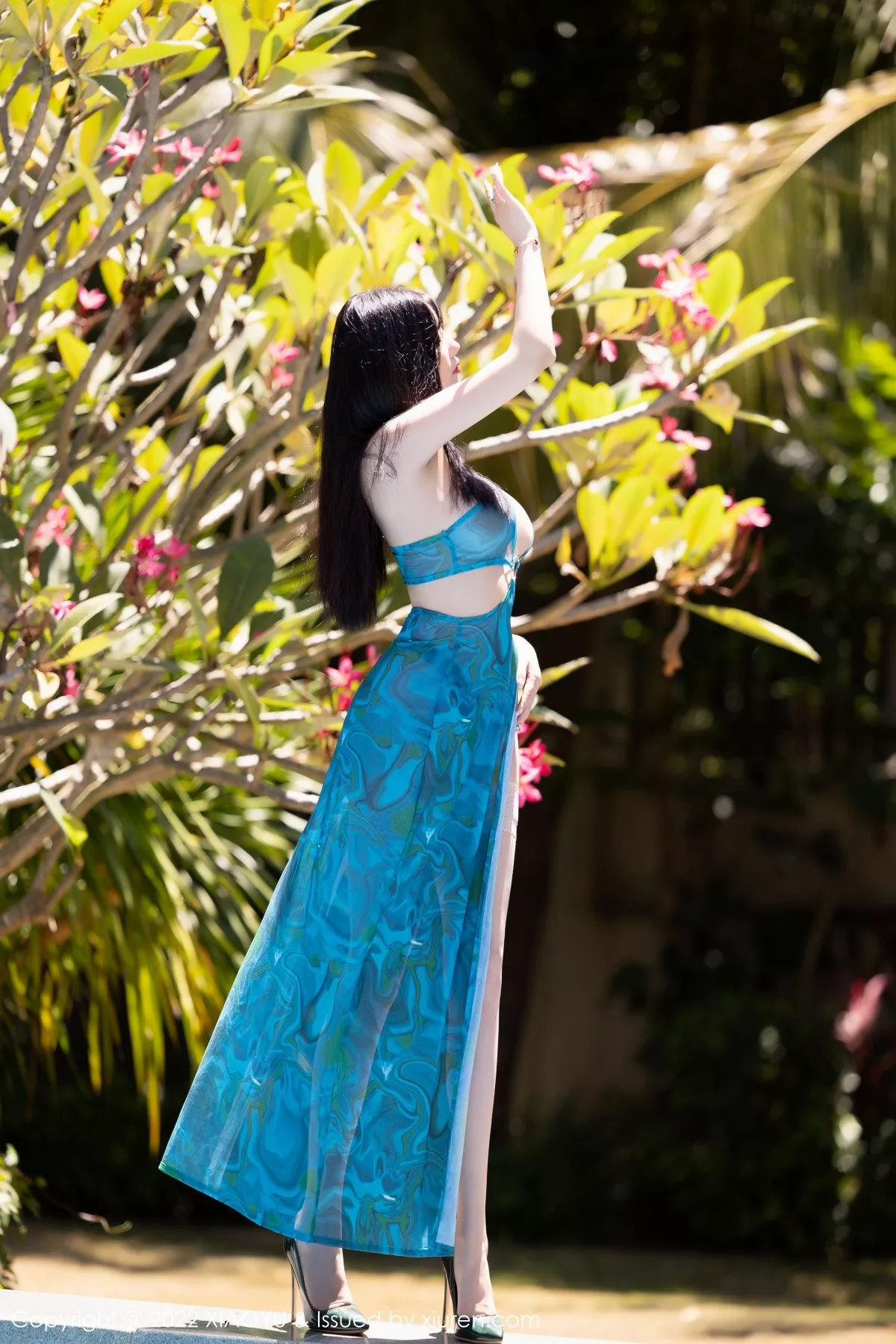 秀人集.com_[XiaoYu画语界]Vol.831_女神杨晨晨Yome心愿旅拍户外+室内蓝色轻透飘裙完美诱惑写真73P