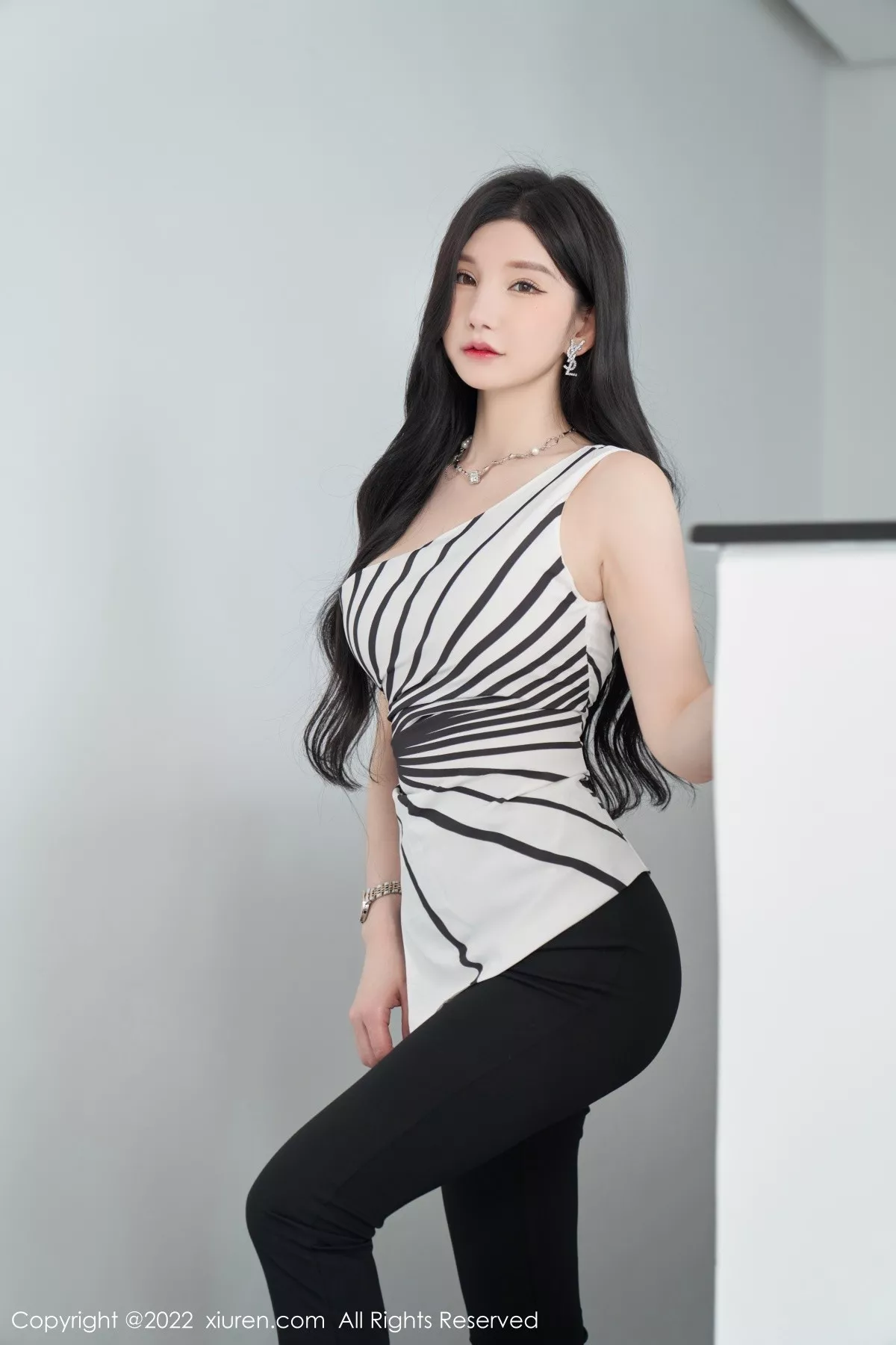 秀人集.com_[XiuRen秀人网]No.5361_女神周于希Sally心愿旅拍性感露肩上衣配超薄肉丝完美诱惑写真77P