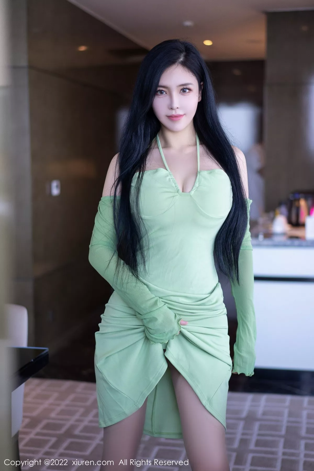 秀人集.com_[XiuRen秀人网]No.5357_女神刘钰儿私房性感绿色连衣裙配超薄无内肉丝惹火诱惑写真81P