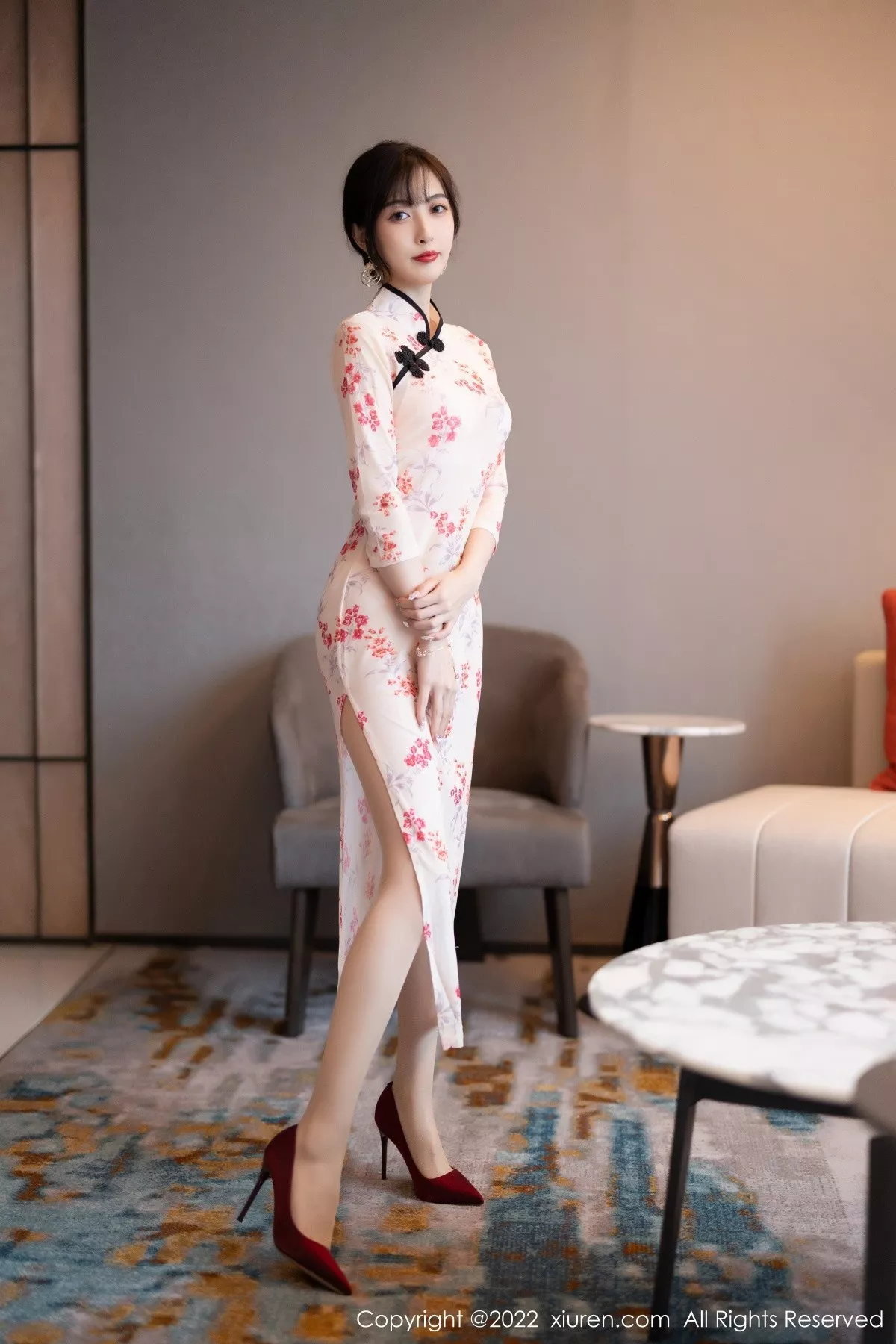 秀人集.com_[XiuRen秀人网]No.5366_模特林星阑厦门旅拍脱轻透旗袍露蕾丝内衣配超薄肉丝诱惑写真84P