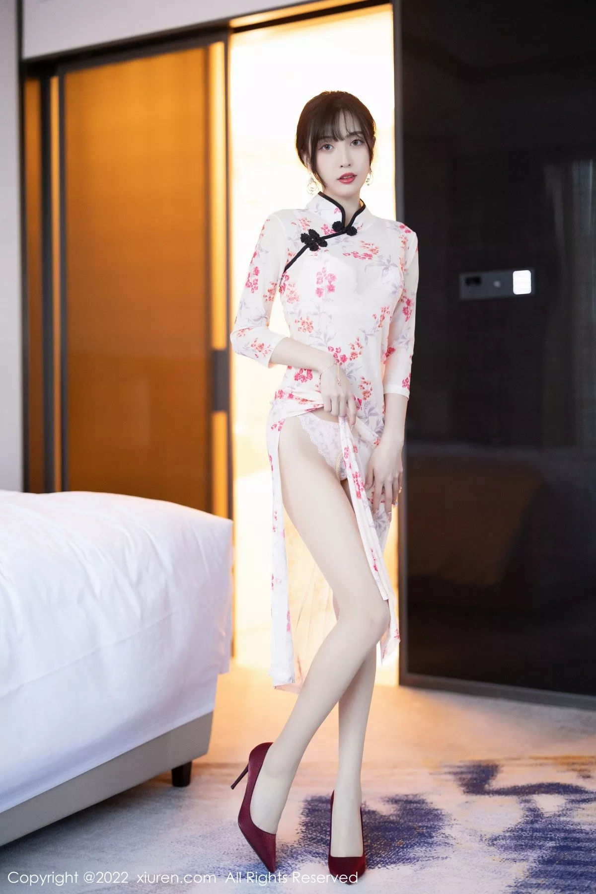 秀人集.com_[XiuRen秀人网]No.5366_模特林星阑厦门旅拍脱轻透旗袍露蕾丝内衣配超薄肉丝诱惑写真84P