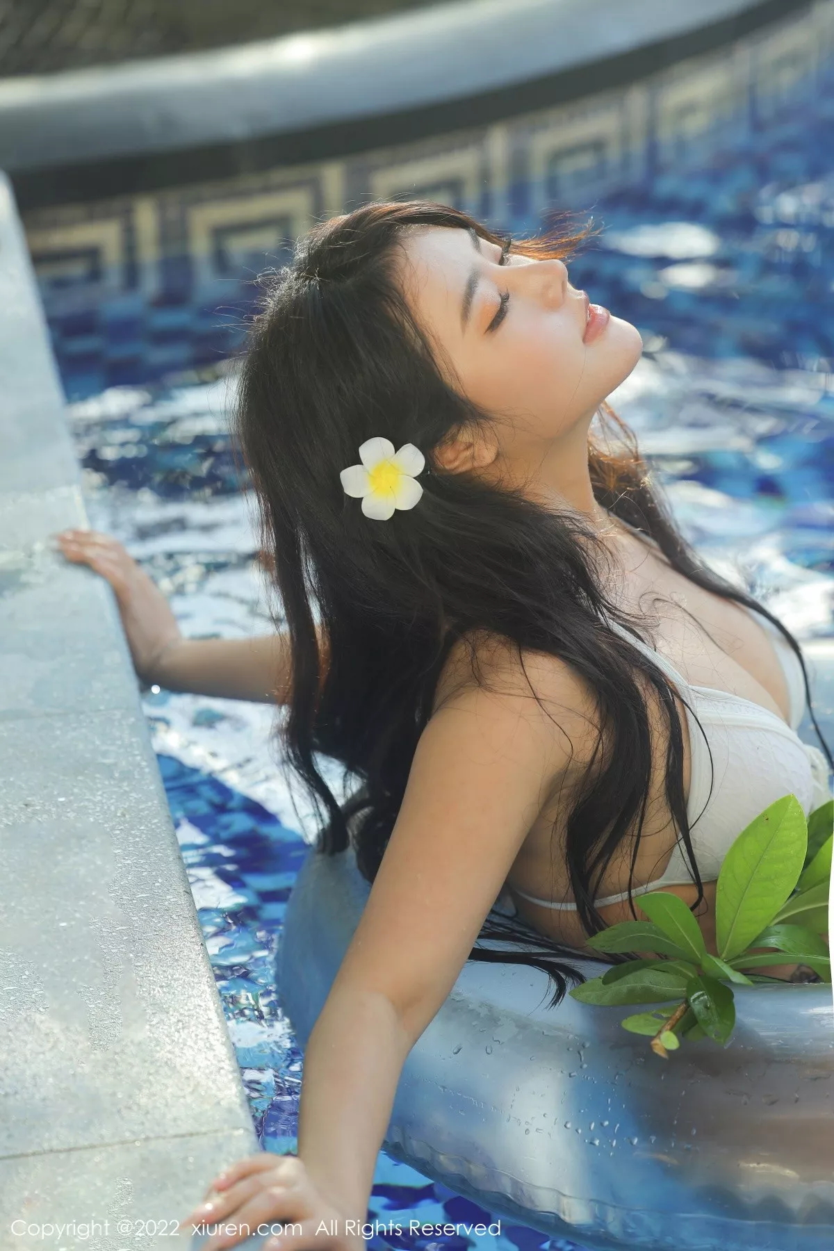 秀人集.com_[XiuRen秀人网]No.5370_女神Manuela玛鲁娜三亚旅拍泳池白色比基尼秀浑圆翘臀诱惑写真52P