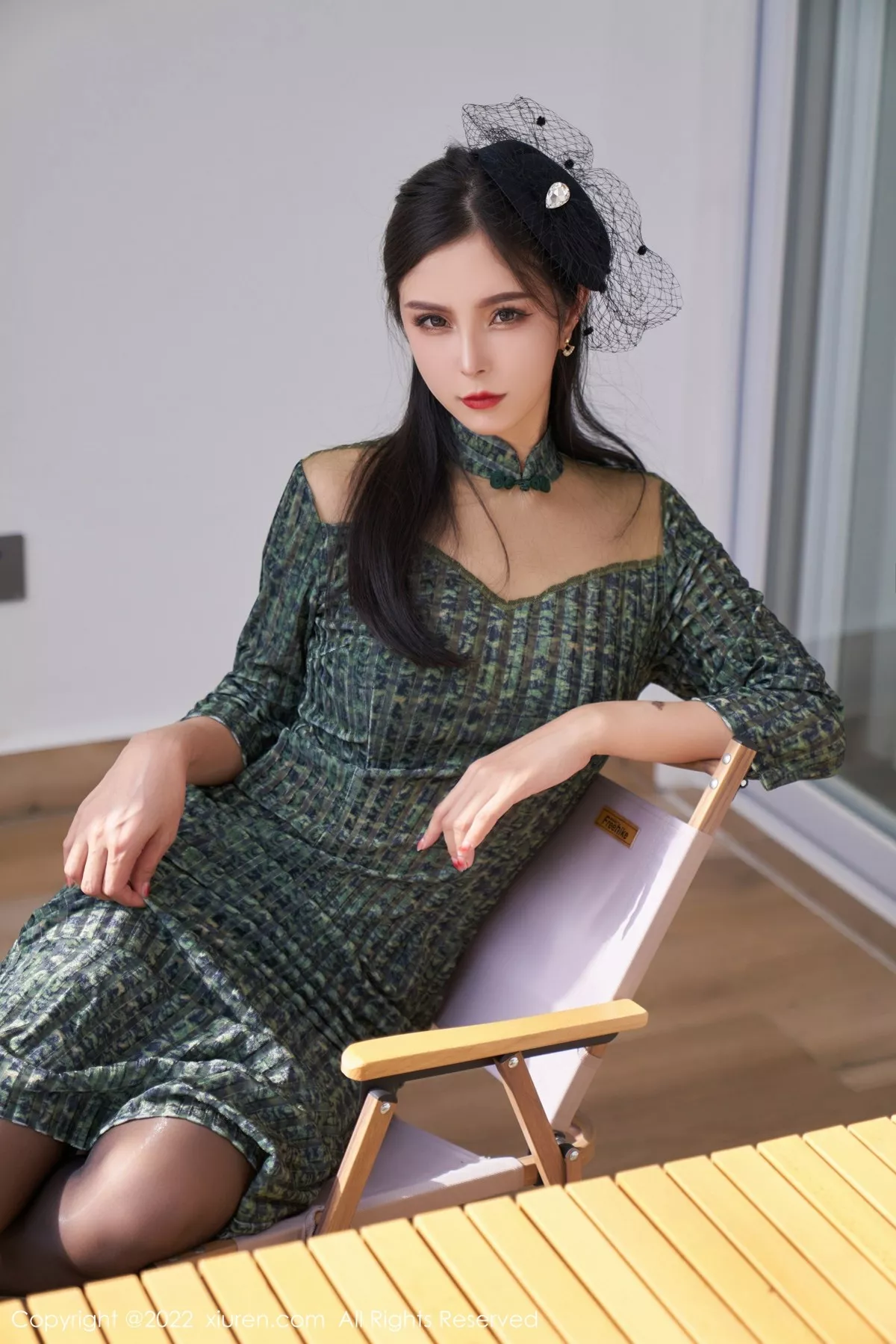 秀人集.com_[XiuRen秀人网]No.5373_模特小蛮妖Yummy暗绿色连衣裙配超薄黑丝露性感内衣诱惑写真77P