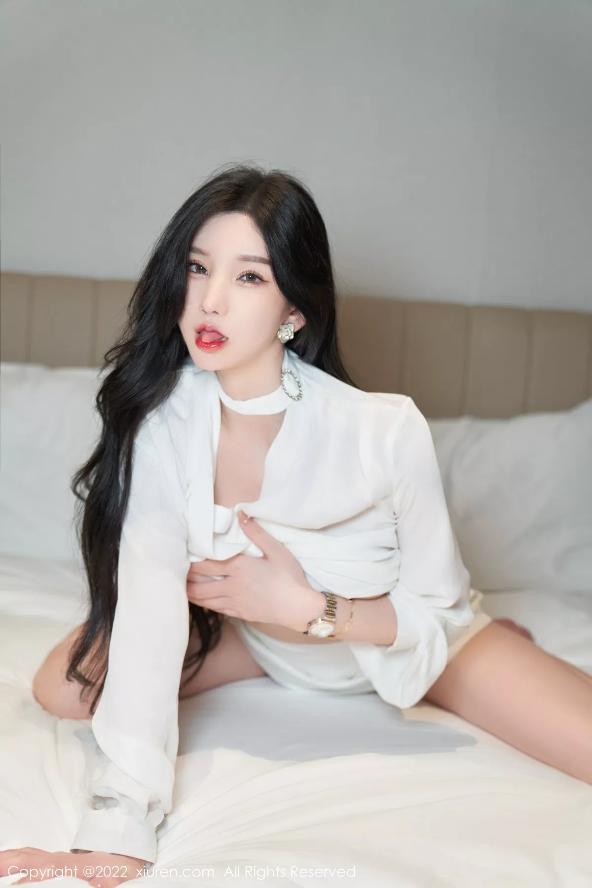 秀人集.com_[XiuRen秀人网]No.5381_女神周于希Sally私房简约白色服半脱露蕾丝内裤秀翘臀诱惑写真77P