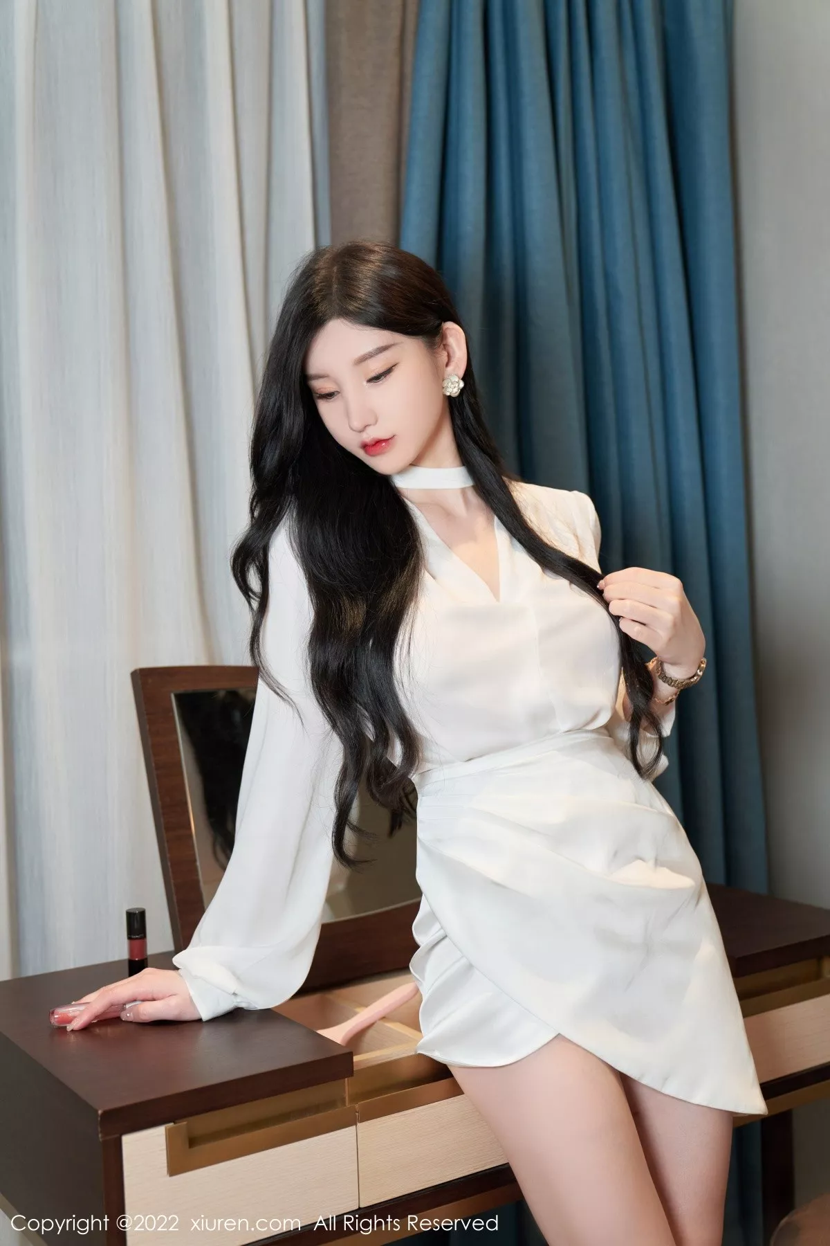 秀人集.com_[XiuRen秀人网]No.5381_女神周于希Sally私房简约白色服半脱露蕾丝内裤秀翘臀诱惑写真77P