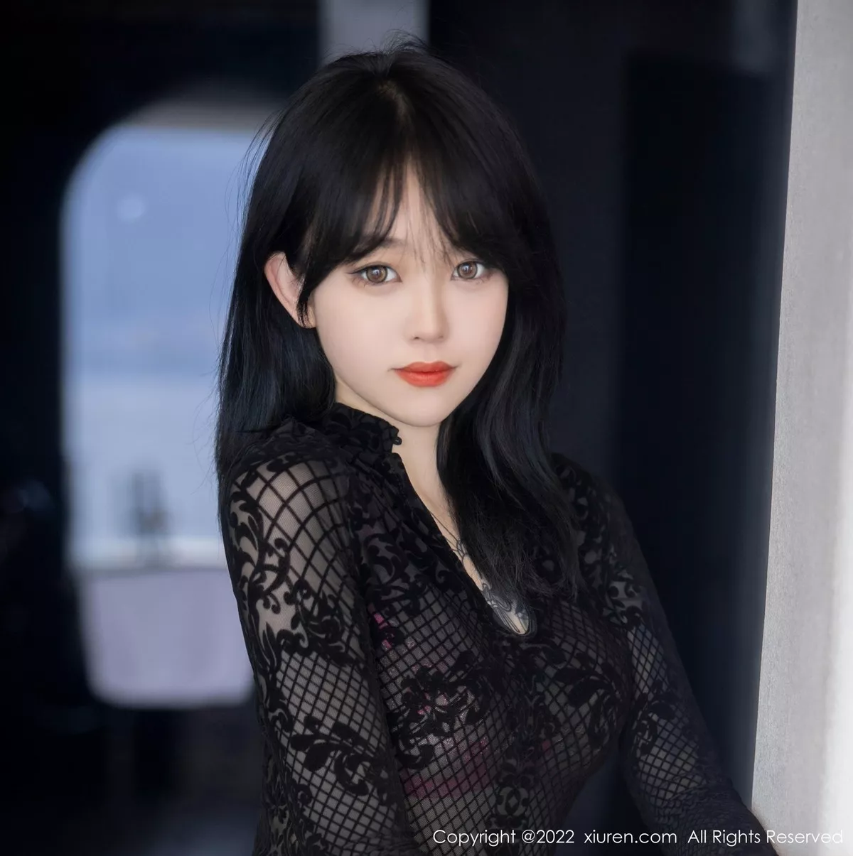 秀人集.com_[XiuRen秀人网]No.5386_模特奶瓶大理旅拍黑色网纱上衣配白色长裤露粉色内衣诱惑写真98P