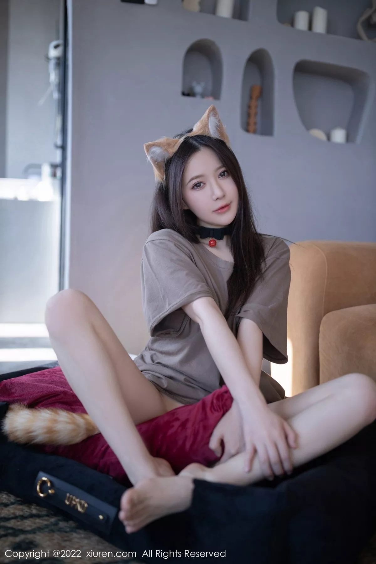 秀人集.com_[XiuRen秀人网]No.5395_模特鱼子酱Fish猫咪装扮主题宽松上衣秀婀娜动人身段诱惑写真75P