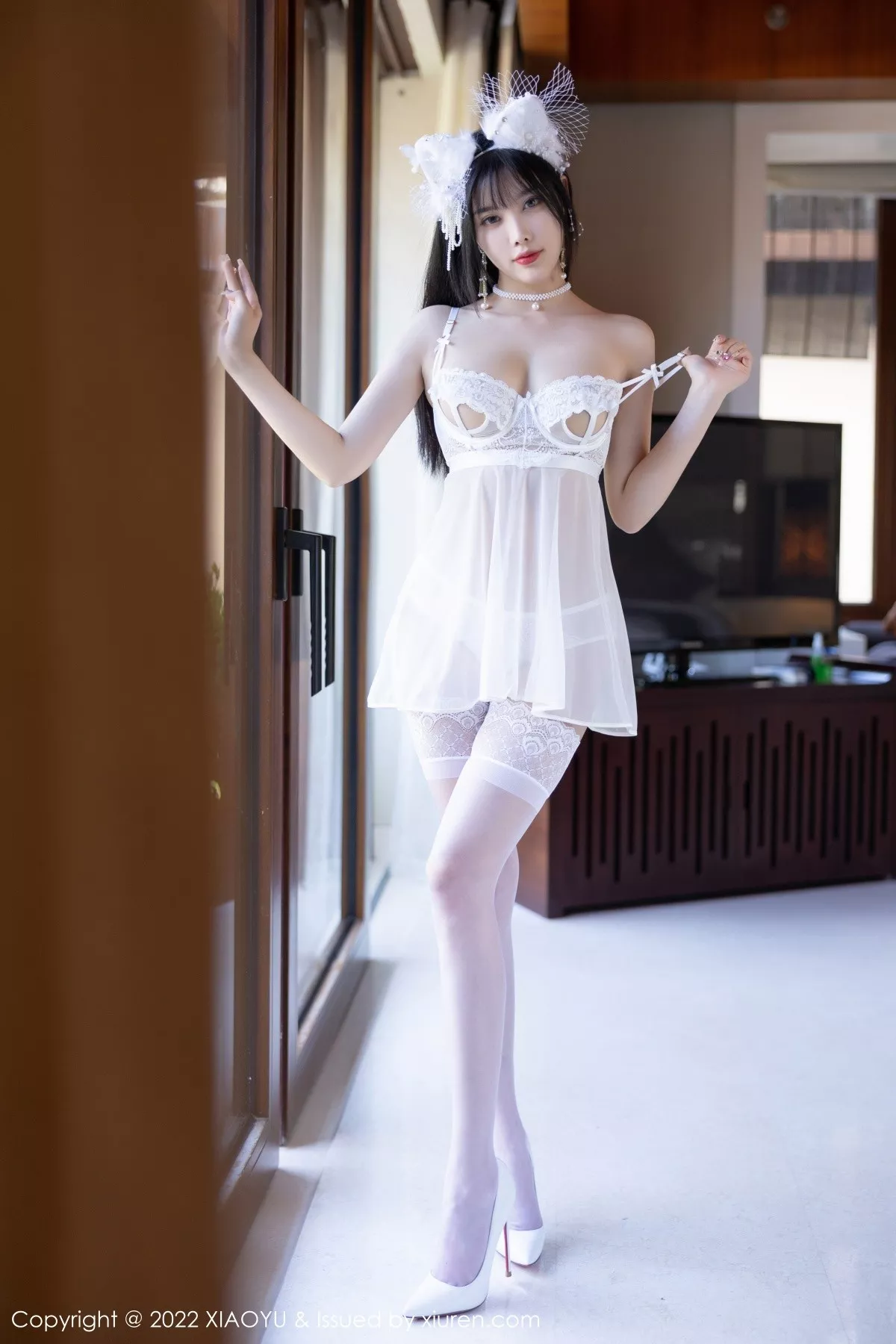 秀人集.com_[XiaoYu画语界]Vol.836_女神杨晨晨Yome户外淡蓝旗袍+室内轻透蕾丝睡衣惹火诱惑写真83P