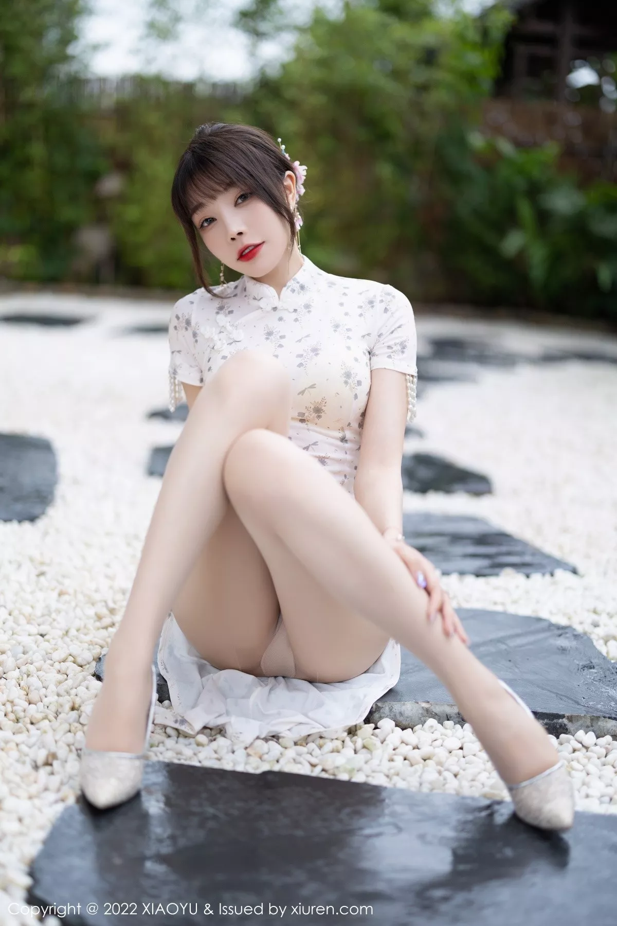 秀人集.com_[XiaoYu画语界]Vol.838_女神徐莉芝Booty户外性感浅色旗袍+白色网纱服饰完美诱惑写真86P