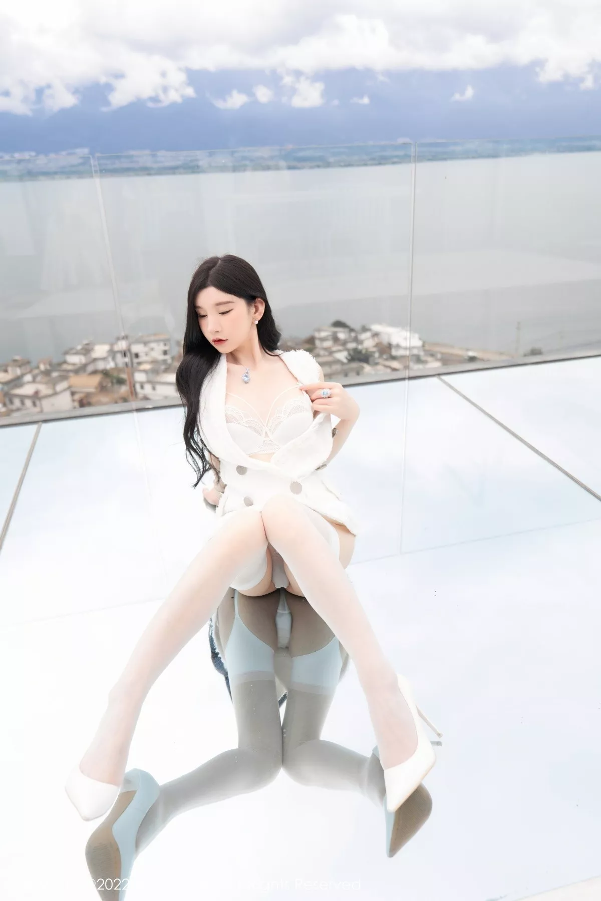 秀人集.com_[XiuRen秀人网]No.5418_女神周于希Sally心愿旅拍脱白色外衣露白色蕾丝内衣诱惑写真73P