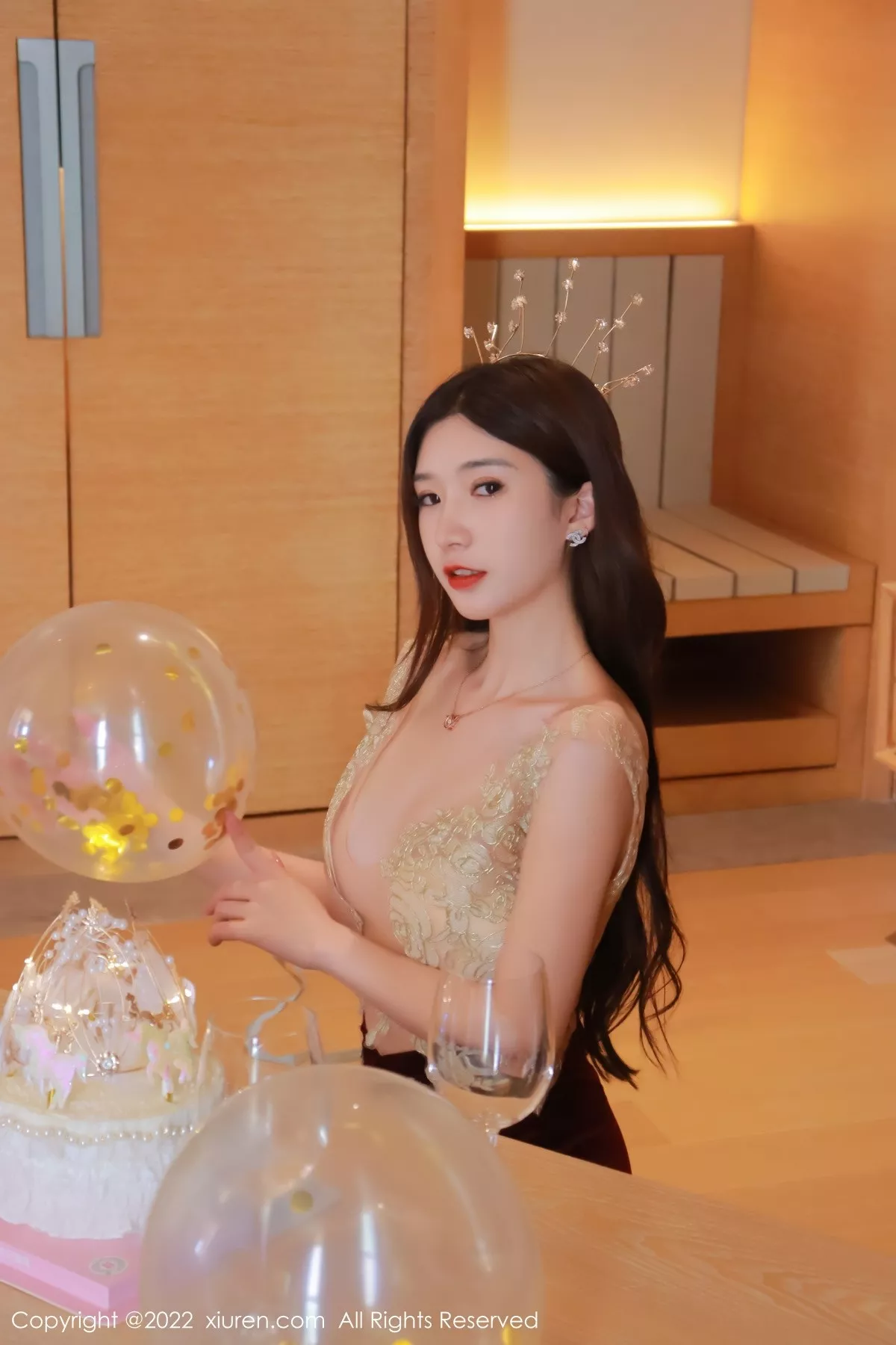 秀人集.com_[XiuRen秀人网]No.5427_模特hebe韩心雨香格里拉旅拍脱连衣裙露丁字裤秀翘臀诱惑写真52P